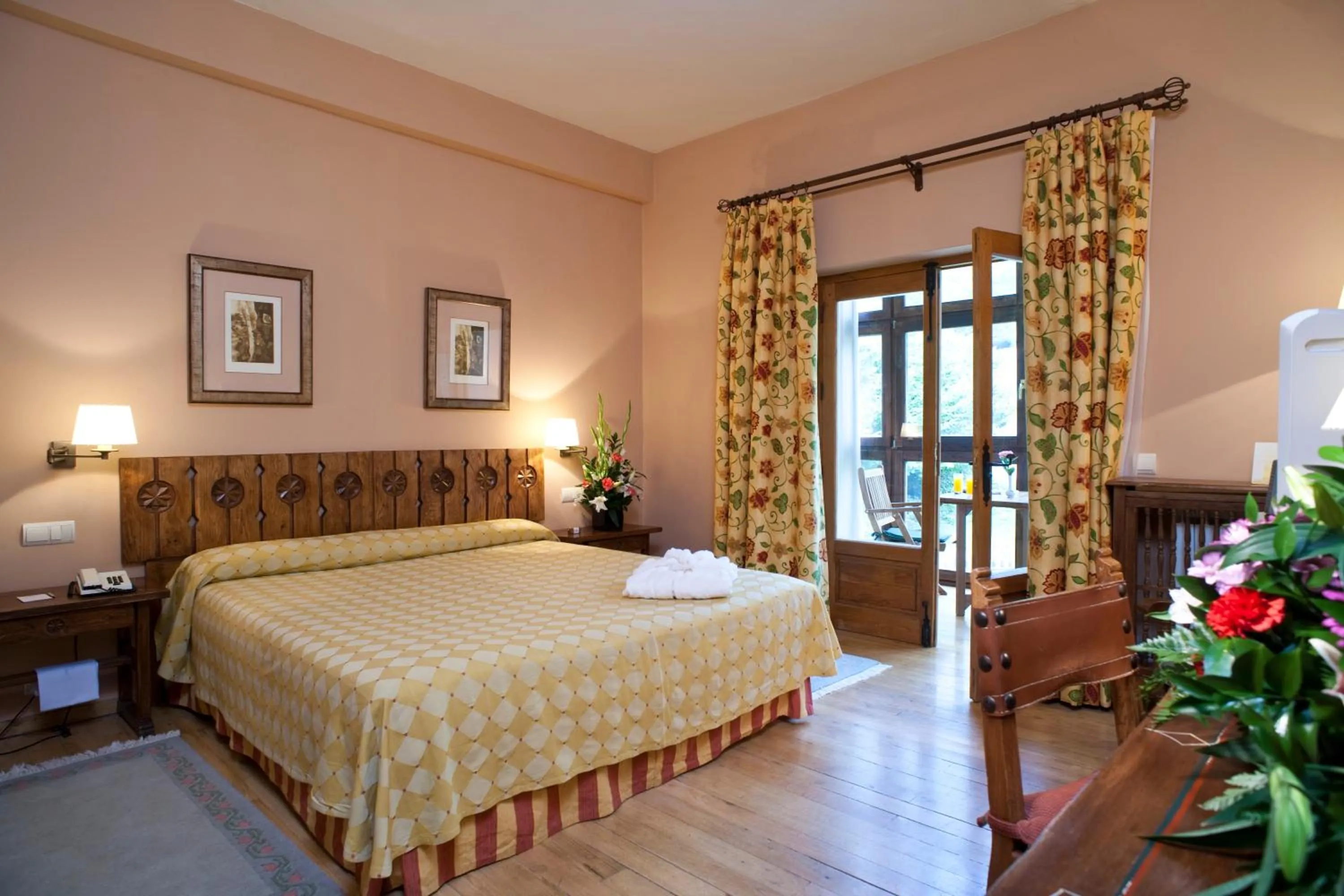 Bedroom, Bed in Parador de Fuente Dé