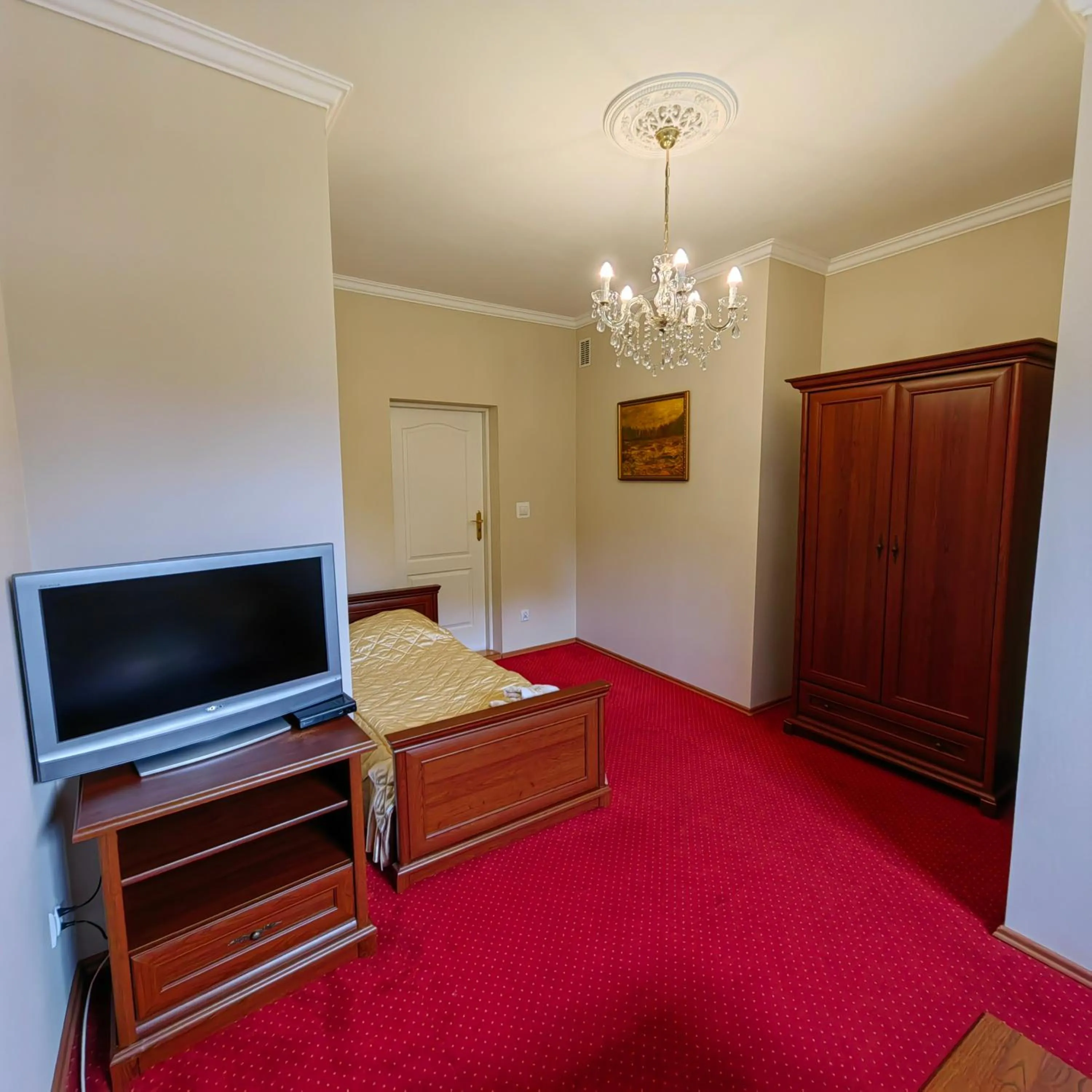 TV/Entertainment Center in Dworek Wola Ociecka