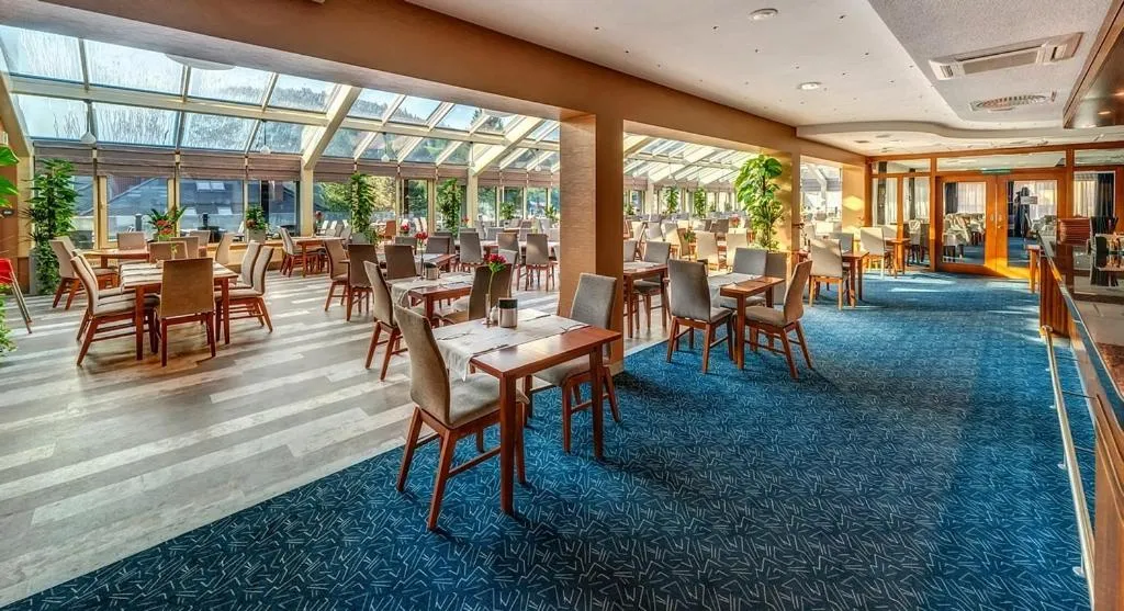 Restaurant/places to eat in Hotel Stok