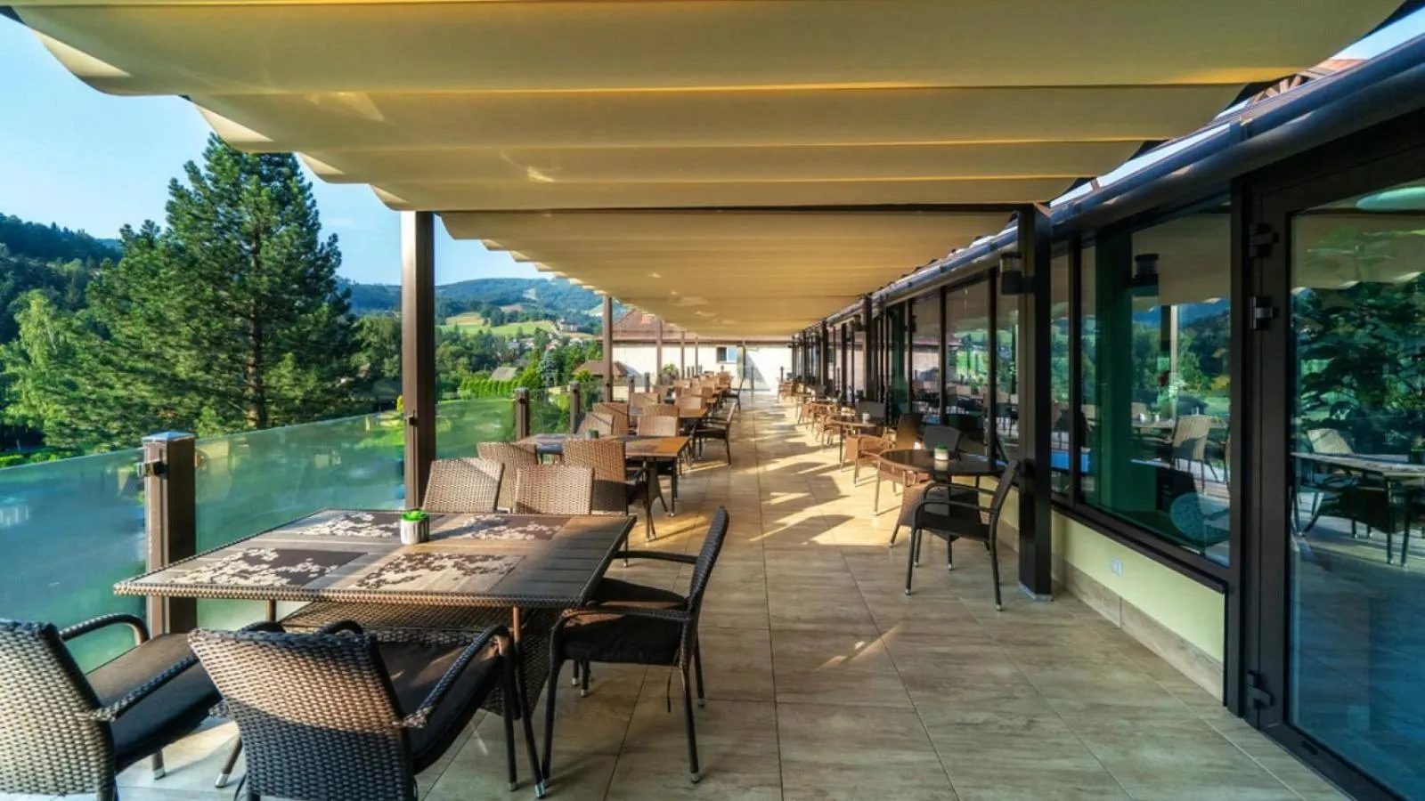 Restaurant/places to eat in Hotel Stok