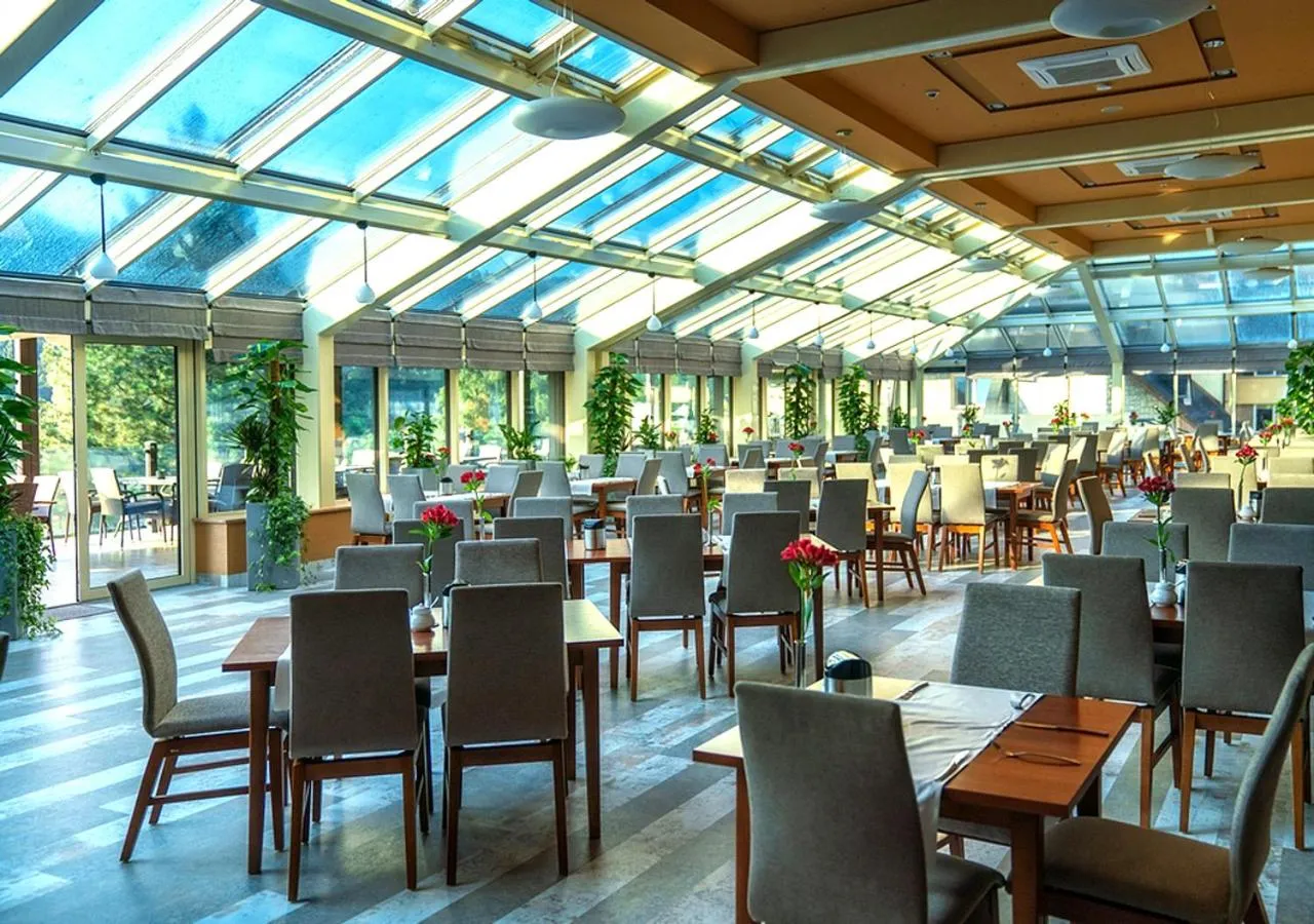 Restaurant/places to eat in Hotel Stok