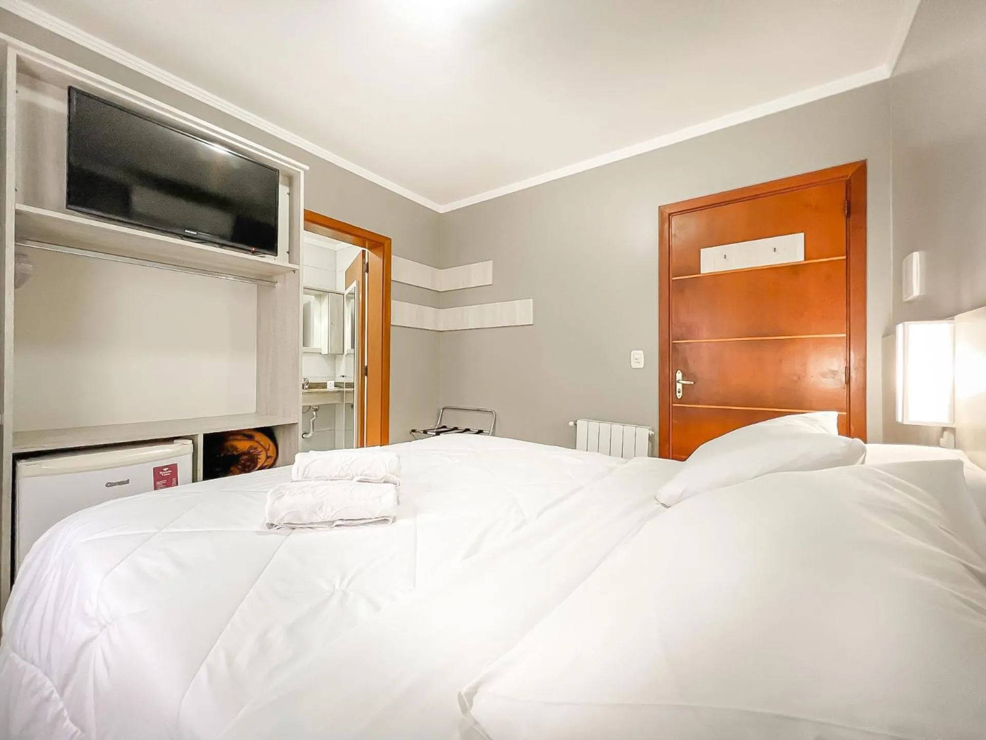 TV and multimedia, Bed in Pousada Viena