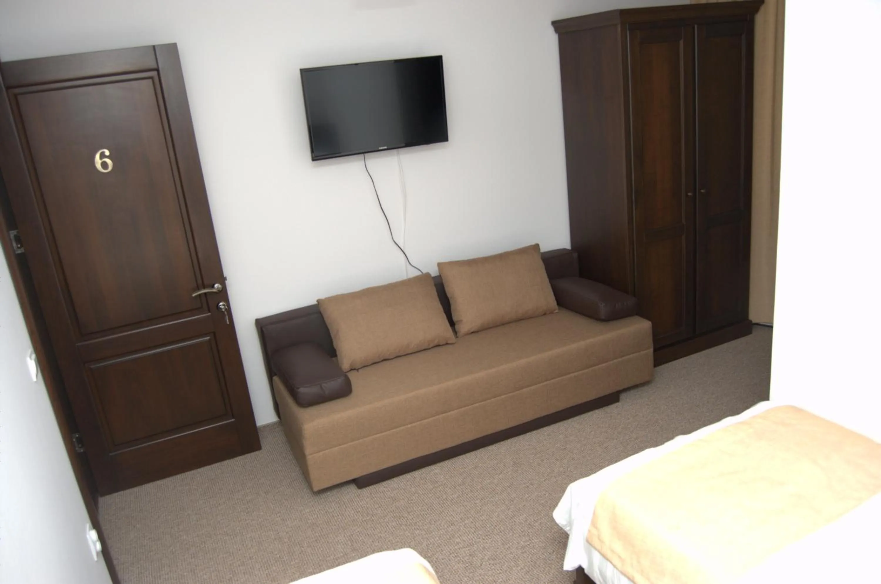 TV and multimedia, Bed in Complex Parc Pini Moinesti