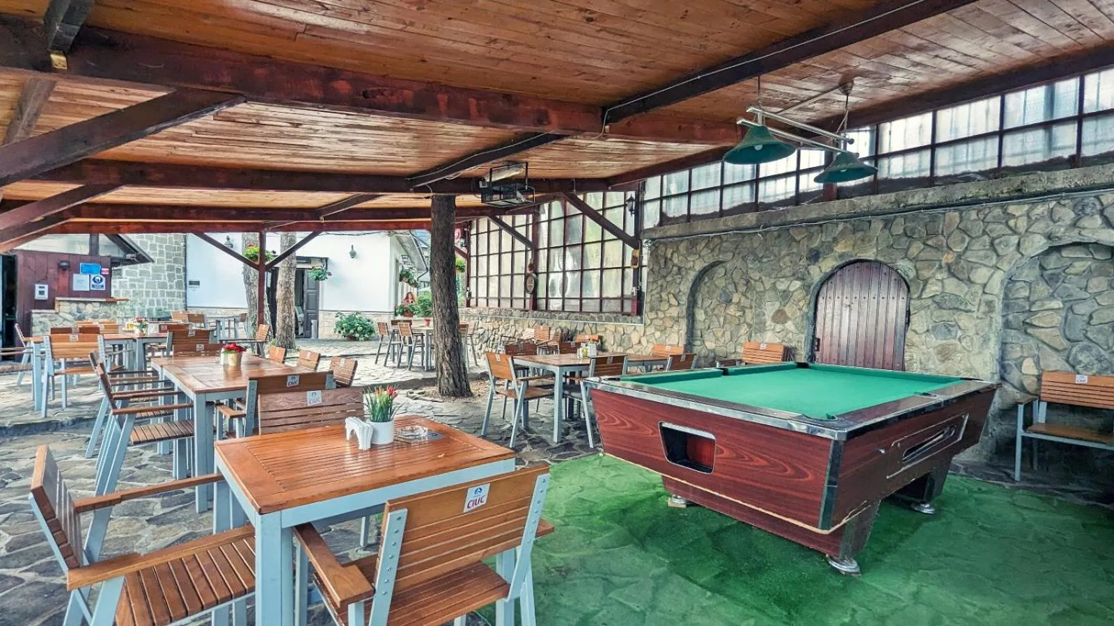 Complex Parc Pini Moinesti