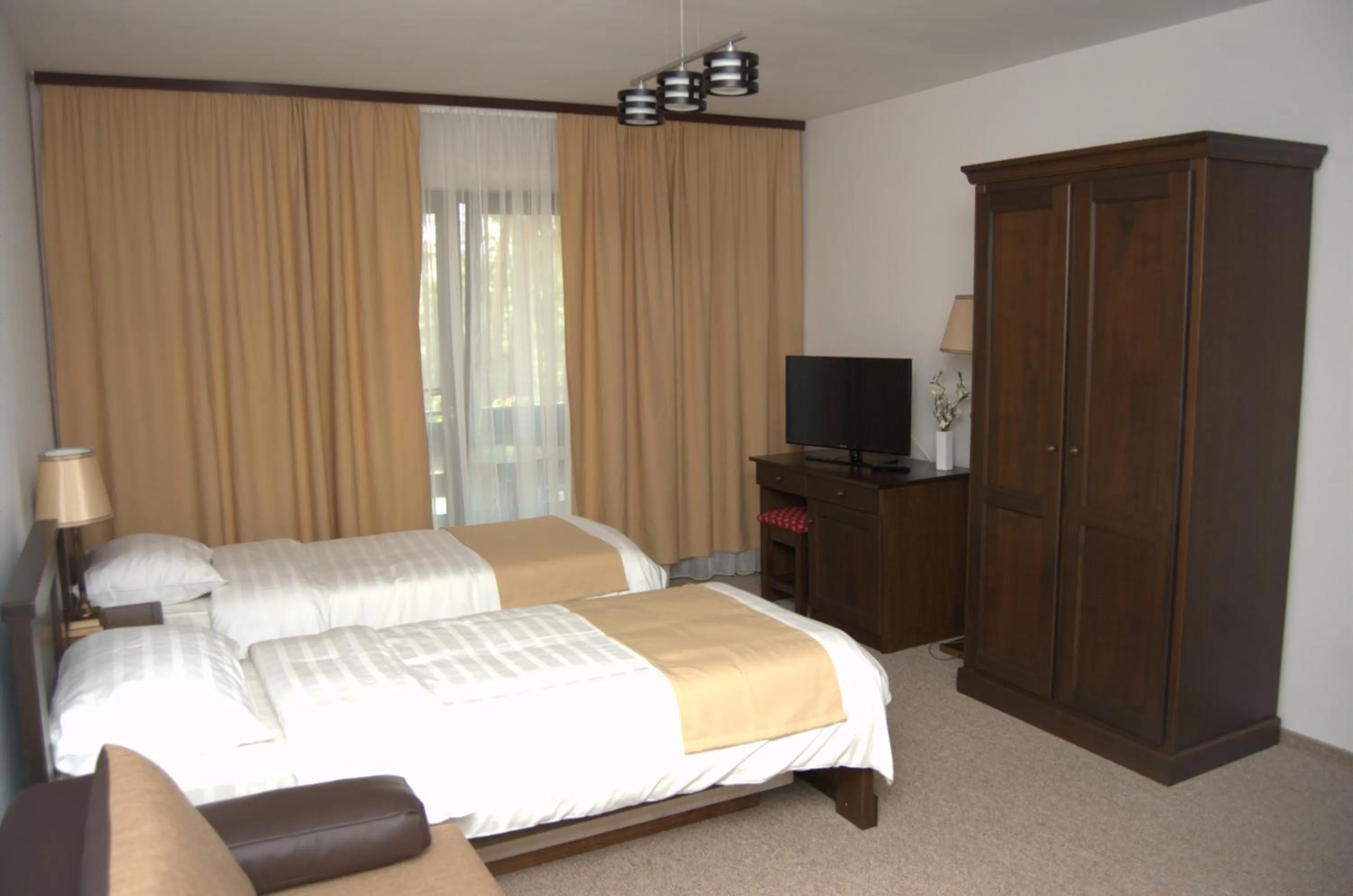 Photo of the whole room, Bed in Complex Parc Pini Moinesti