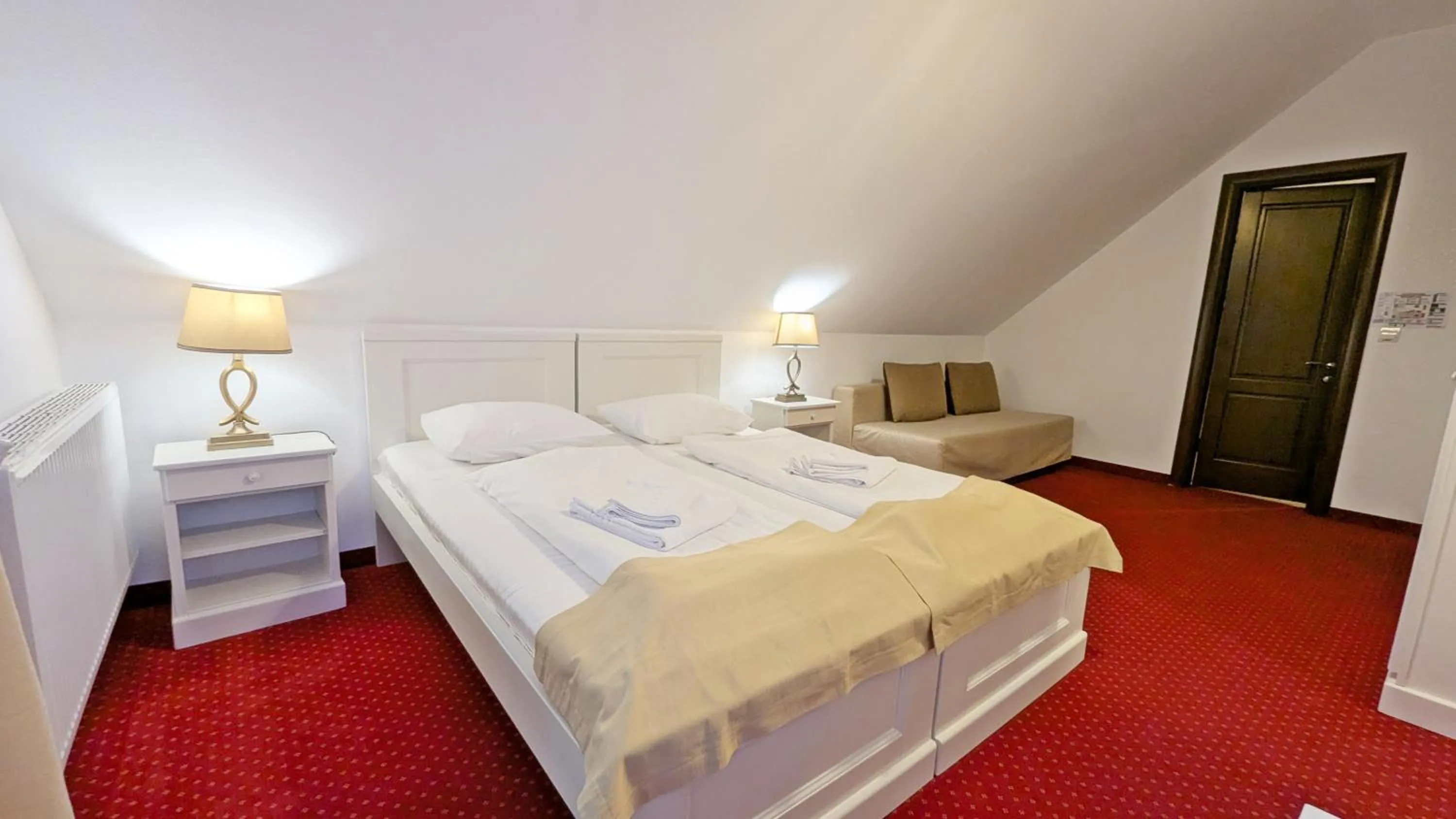 Bed in Complex Parc Pini Moinesti