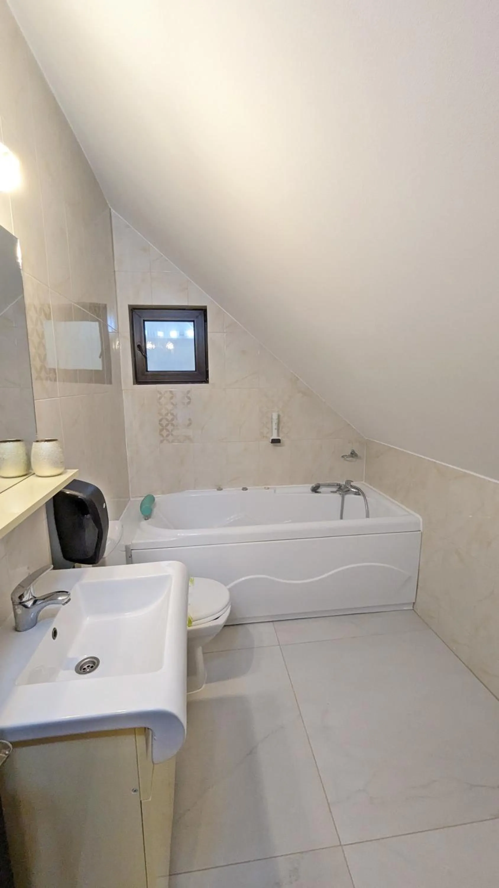 Complex Parc Pini Moinesti