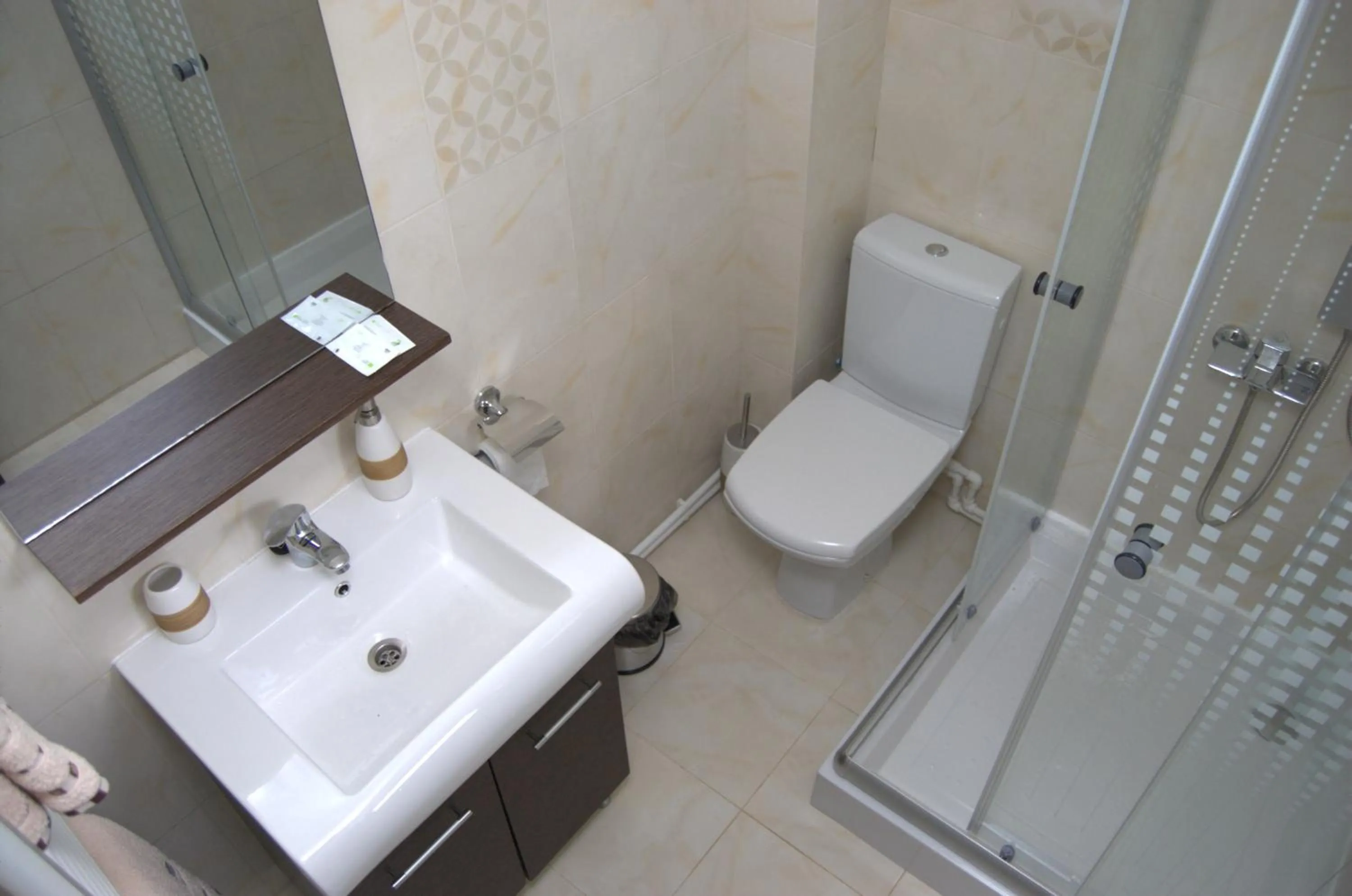 Bathroom in Complex Parc Pini Moinesti