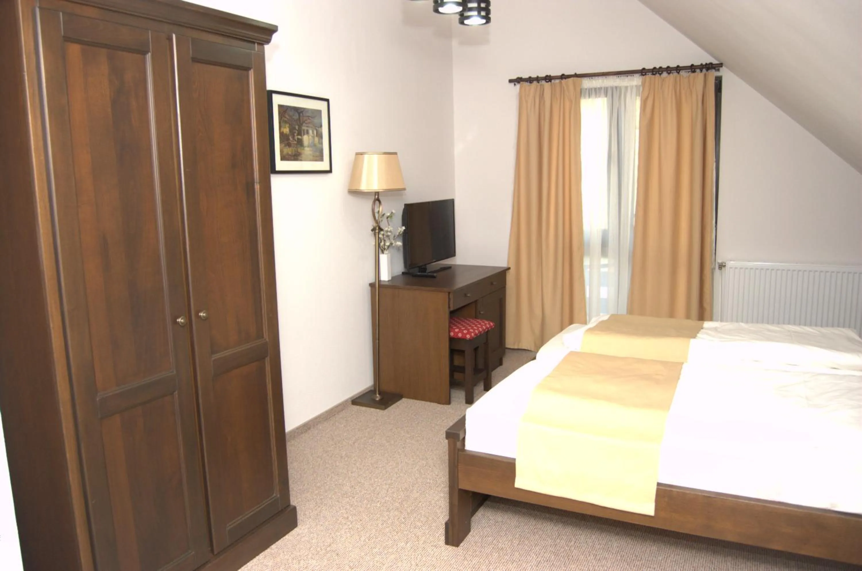 Photo of the whole room, Bed in Complex Parc Pini Moinesti