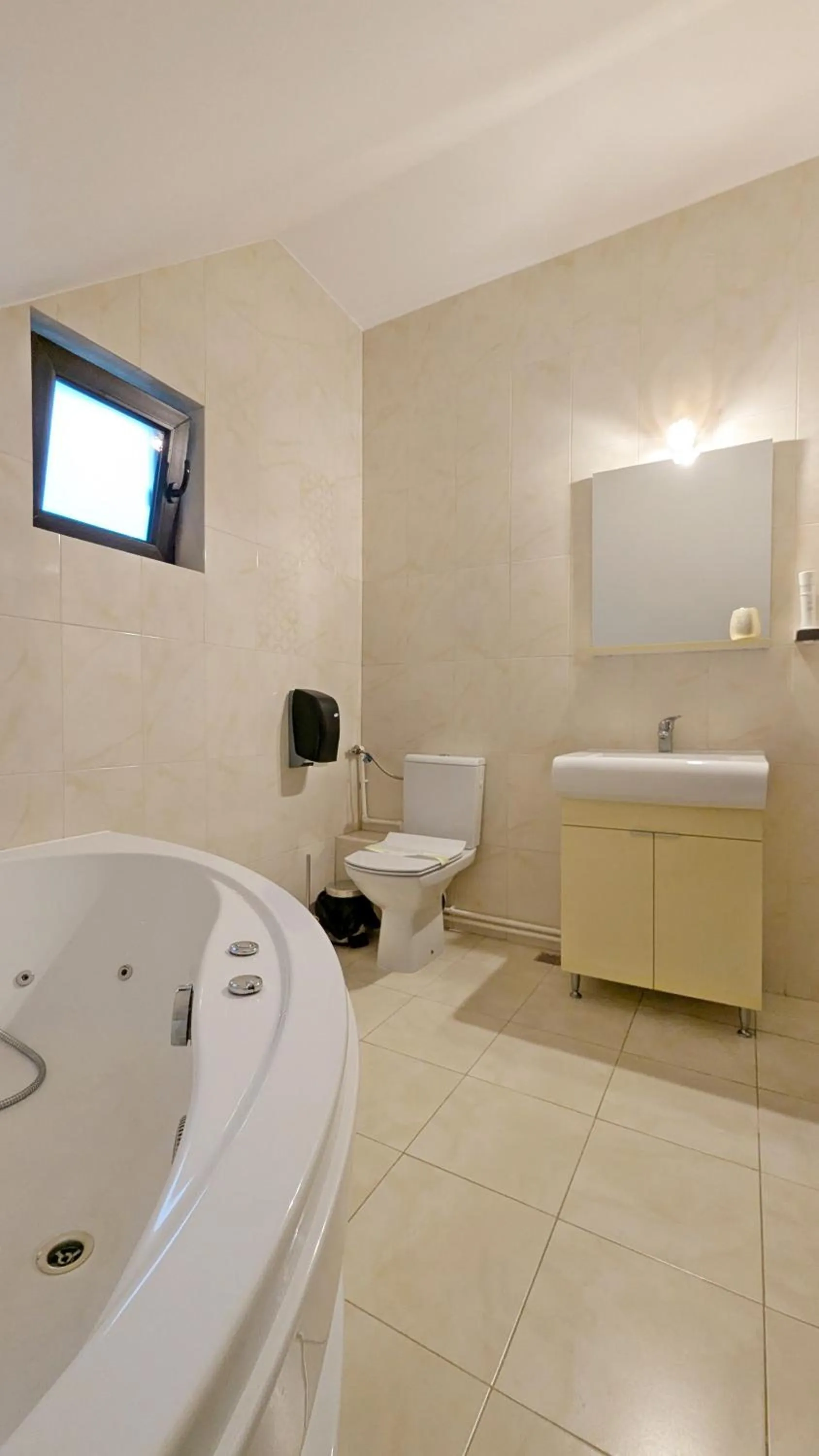 Complex Parc Pini Moinesti