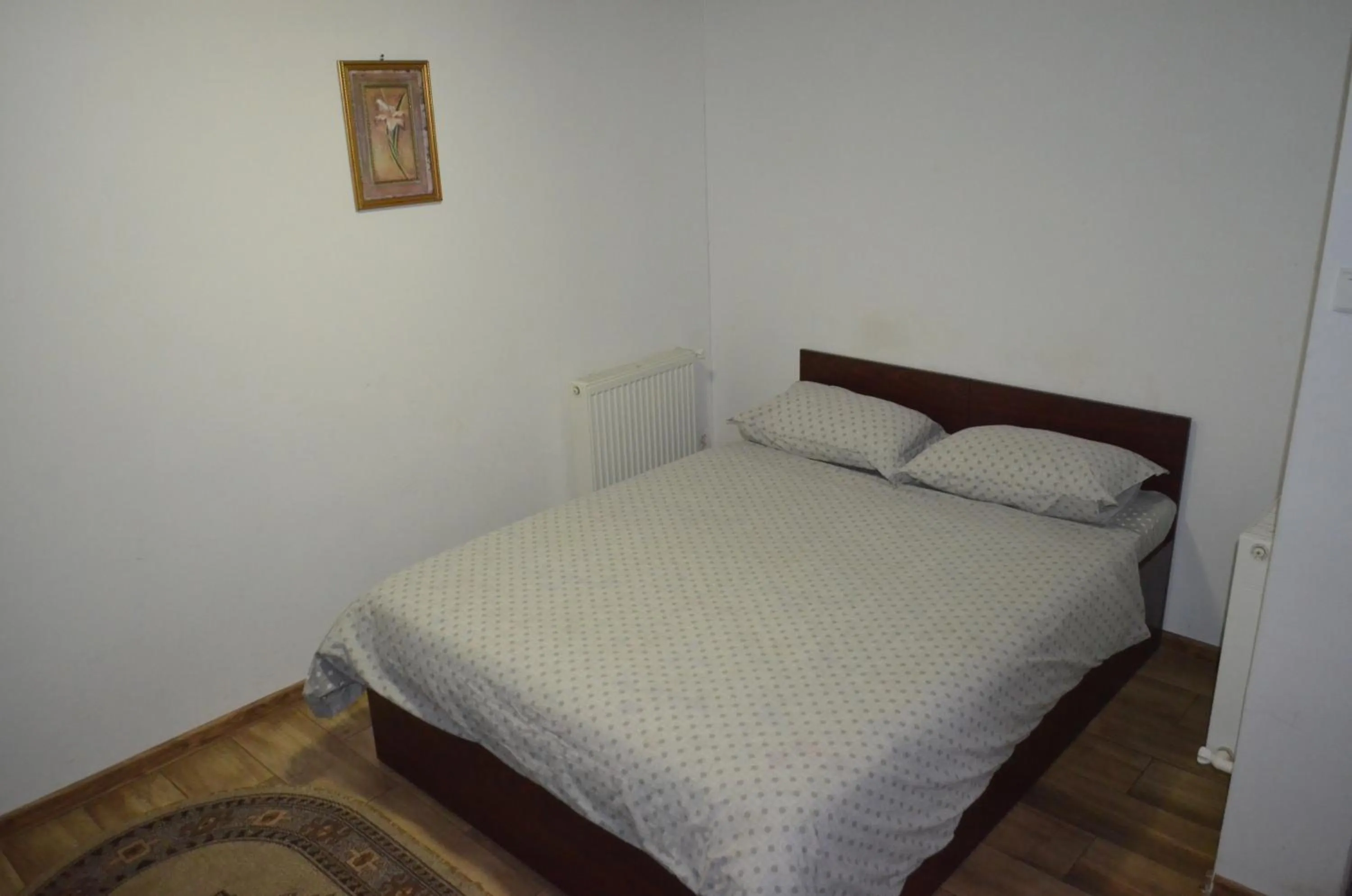 Photo of the whole room, Bed in Complex Parc Pini Moinesti