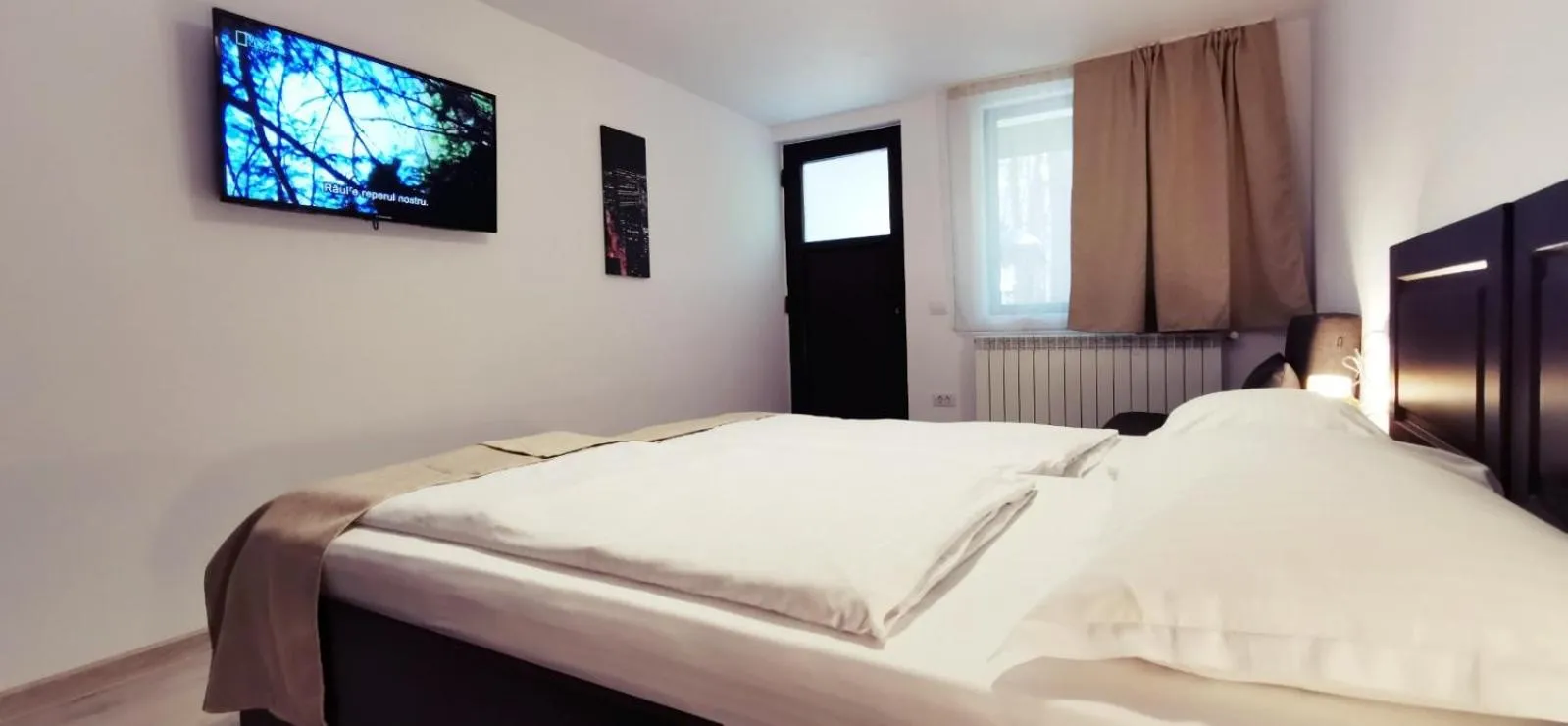 Bed in Complex Parc Pini Moinesti