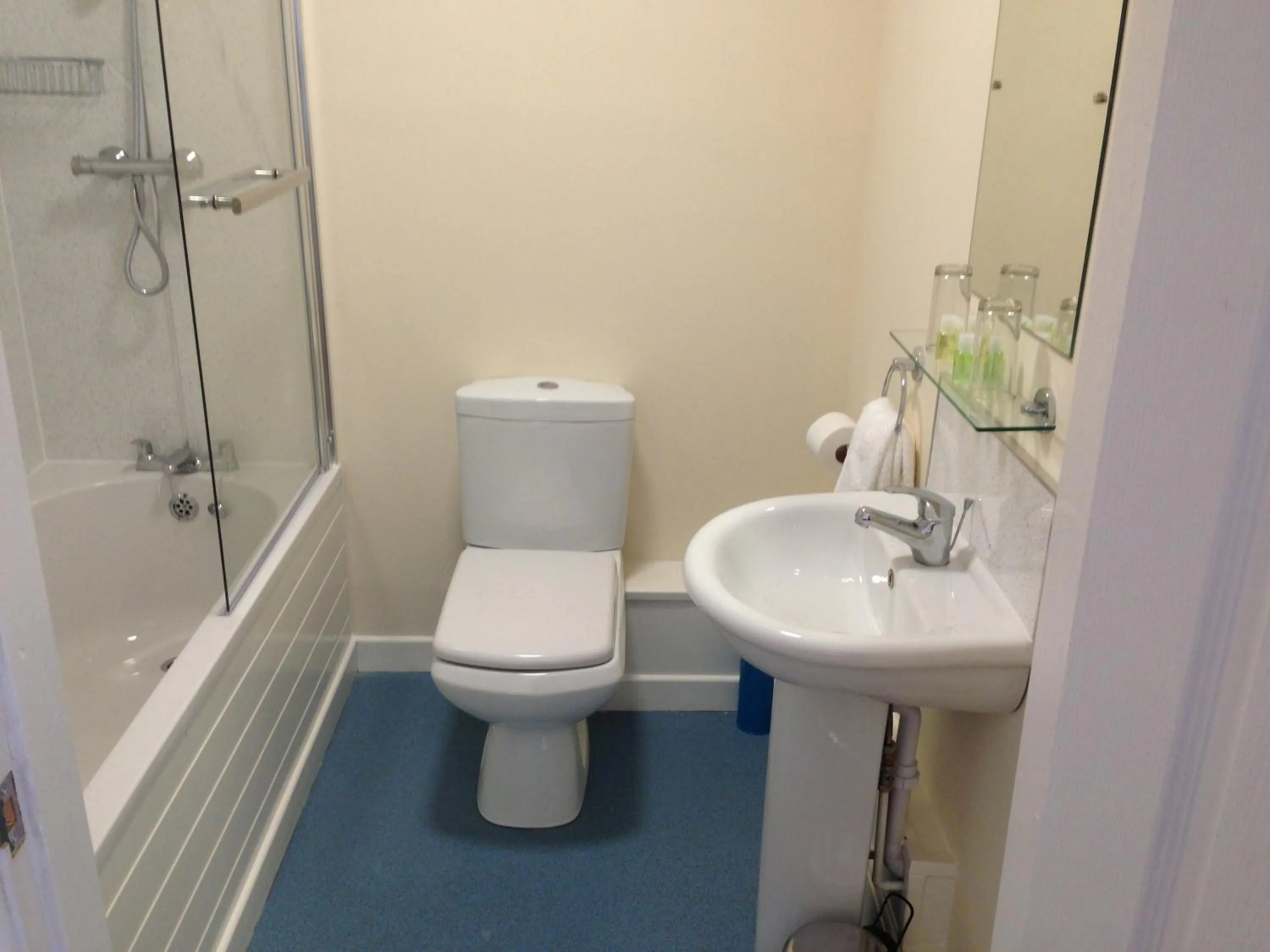 Bedroom in Victoria hotel