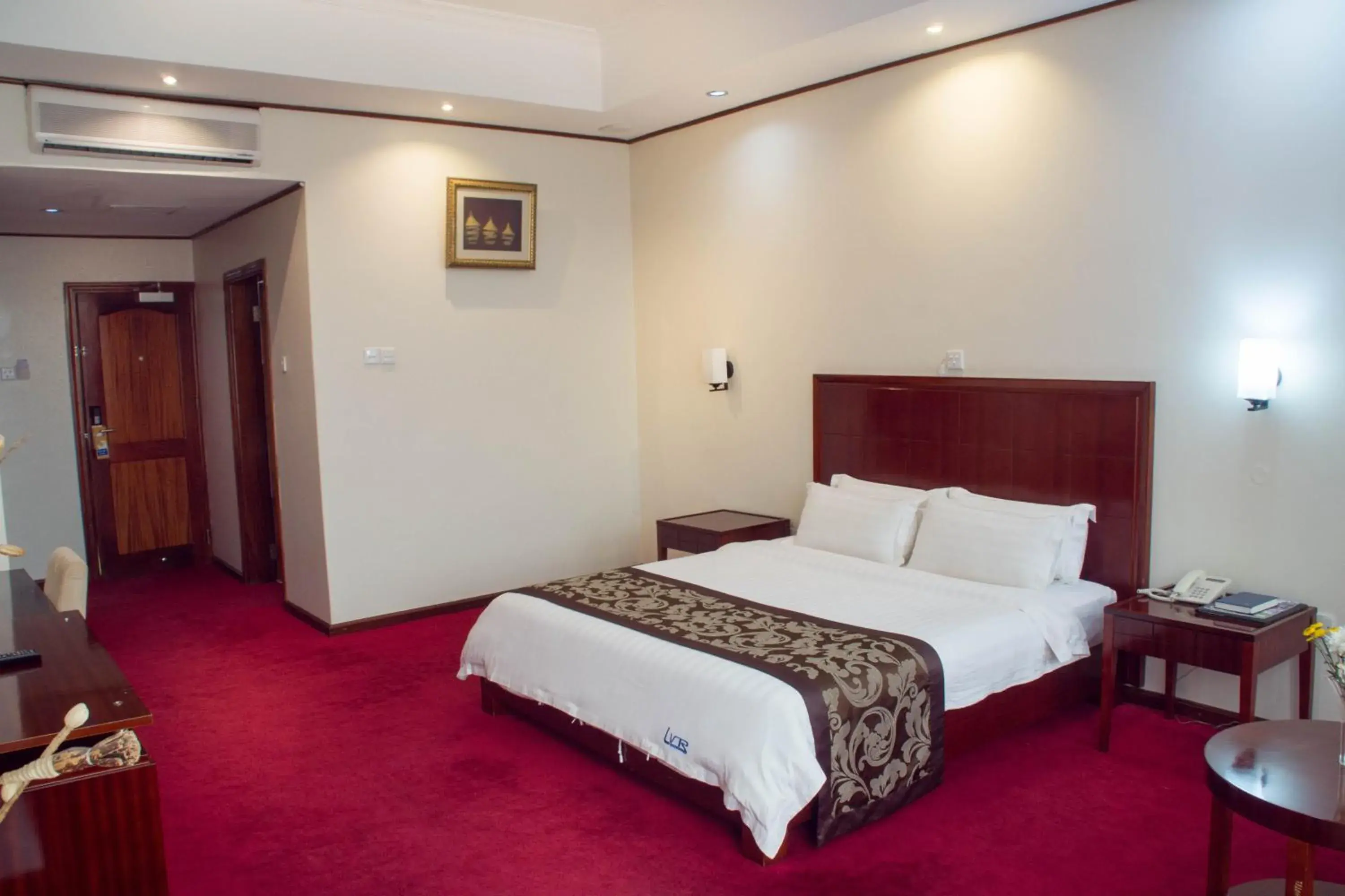 Deluxe Family Room in Lake View Resort Hotel Deluxe Family Room in Lake View Resort Hotel