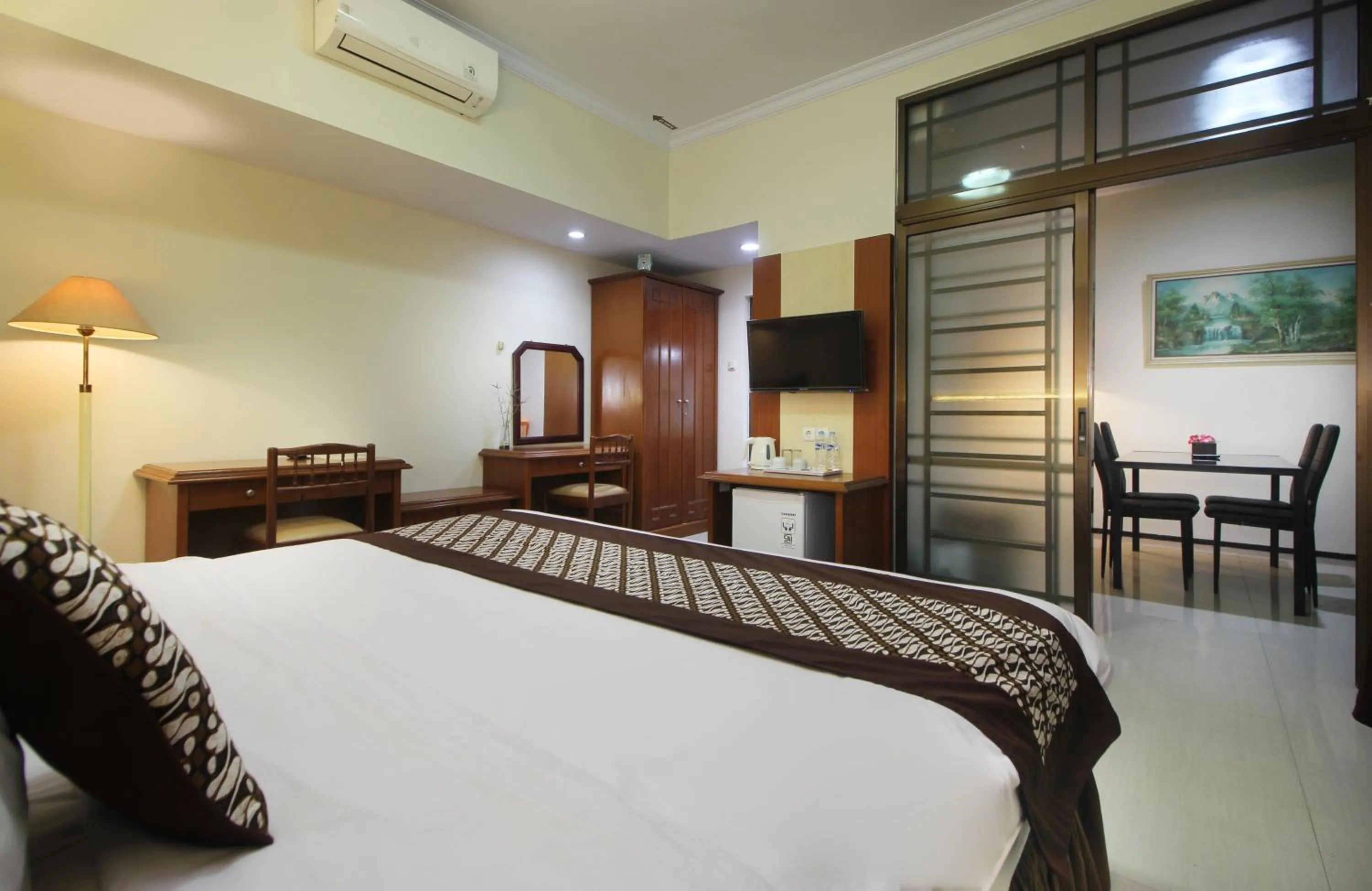 Bed in Hotel Grand Trisula Indramayu