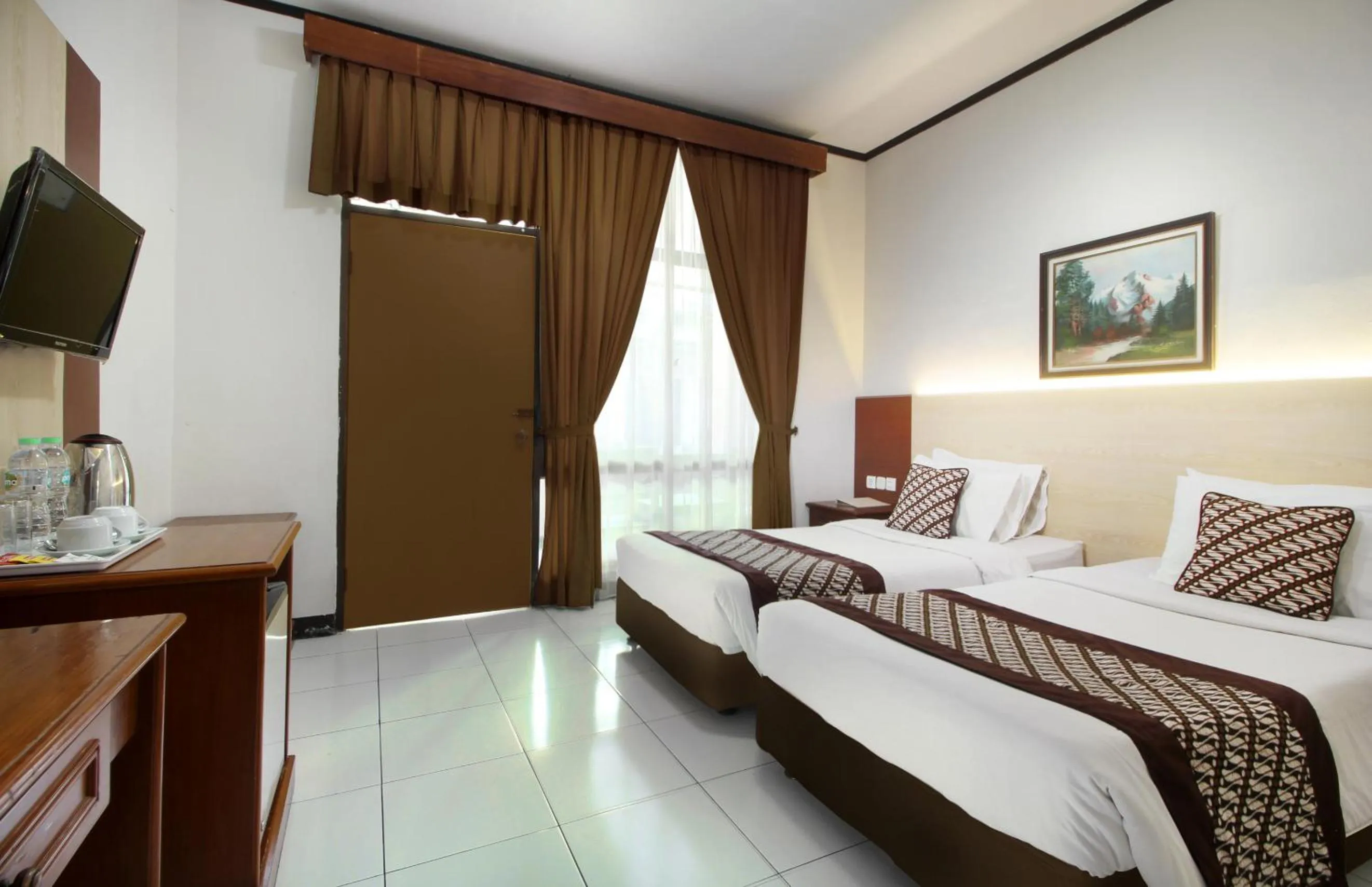 Bedroom, Bed in Hotel Grand Trisula Indramayu