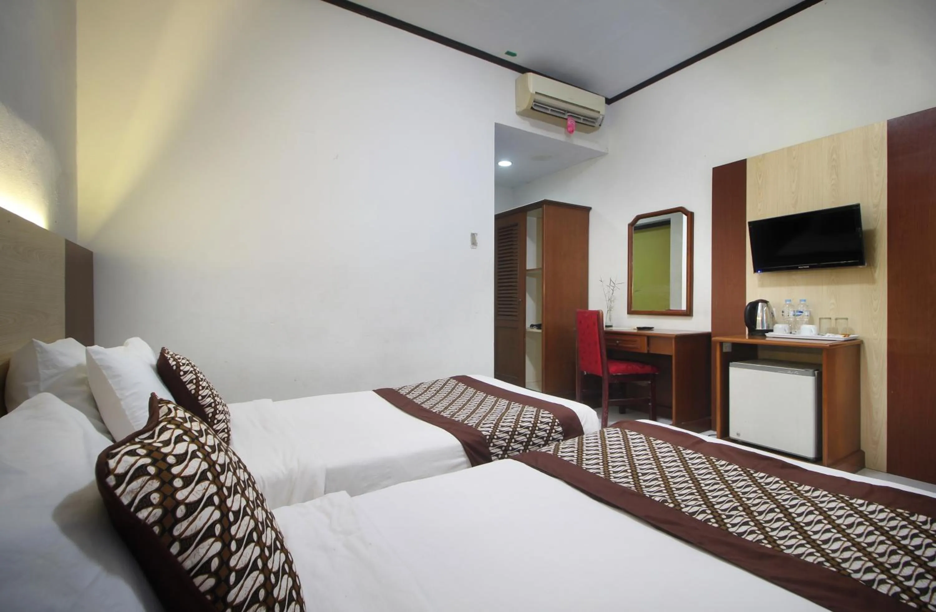 Bedroom, Bed in Hotel Grand Trisula Indramayu