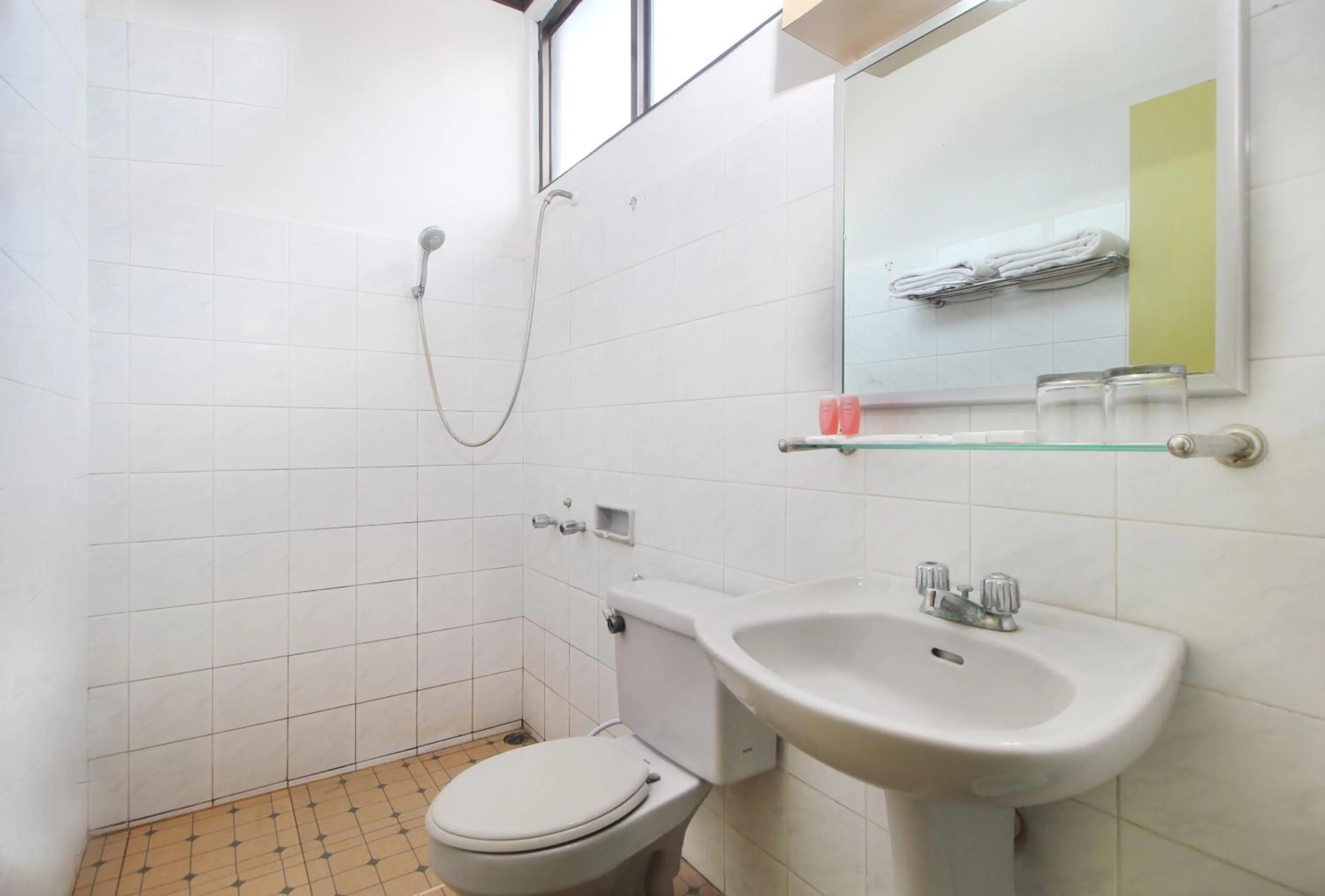 Shower in Hotel Grand Trisula Indramayu