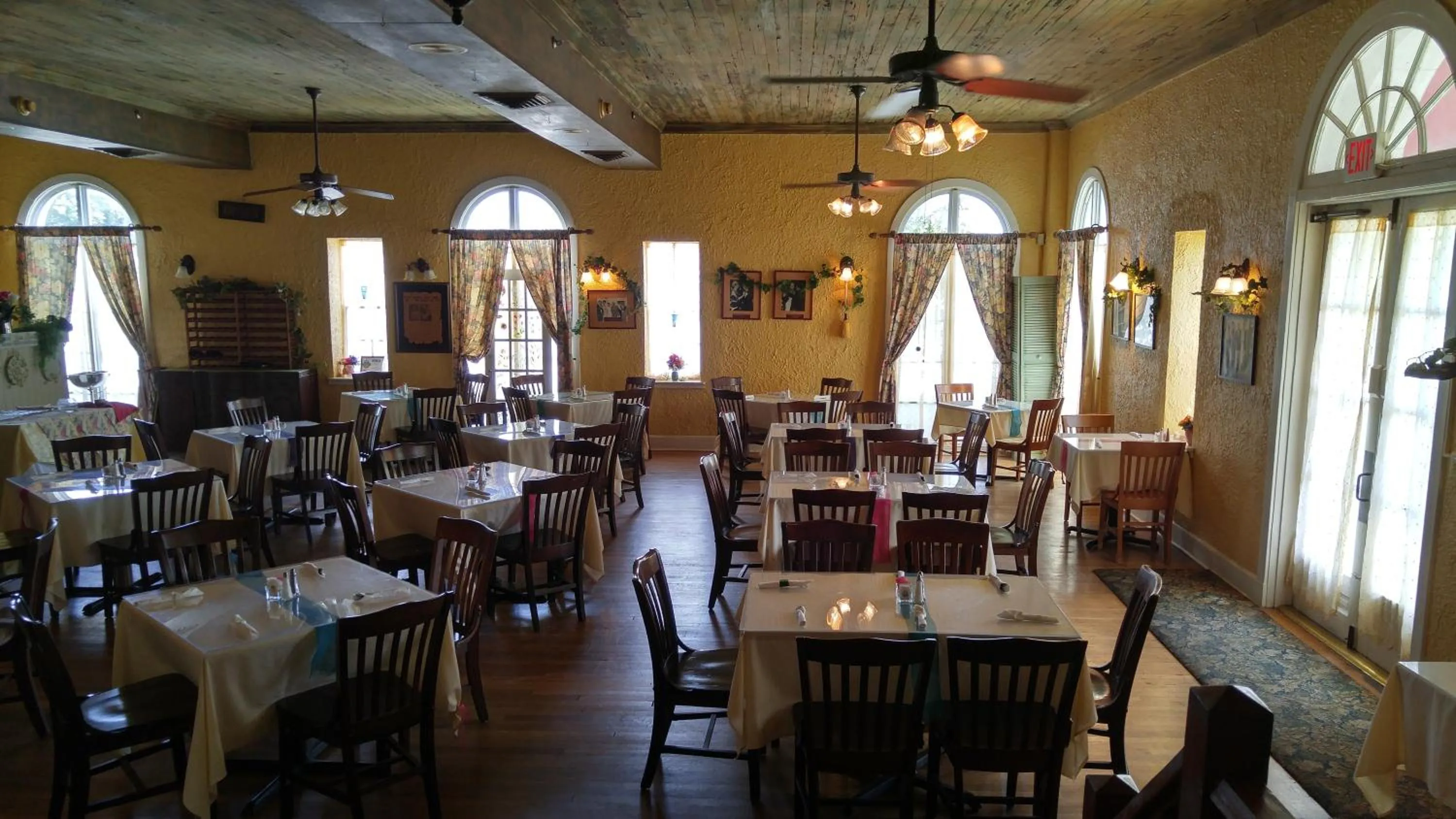 Restaurant/places to eat in Seminole Inn