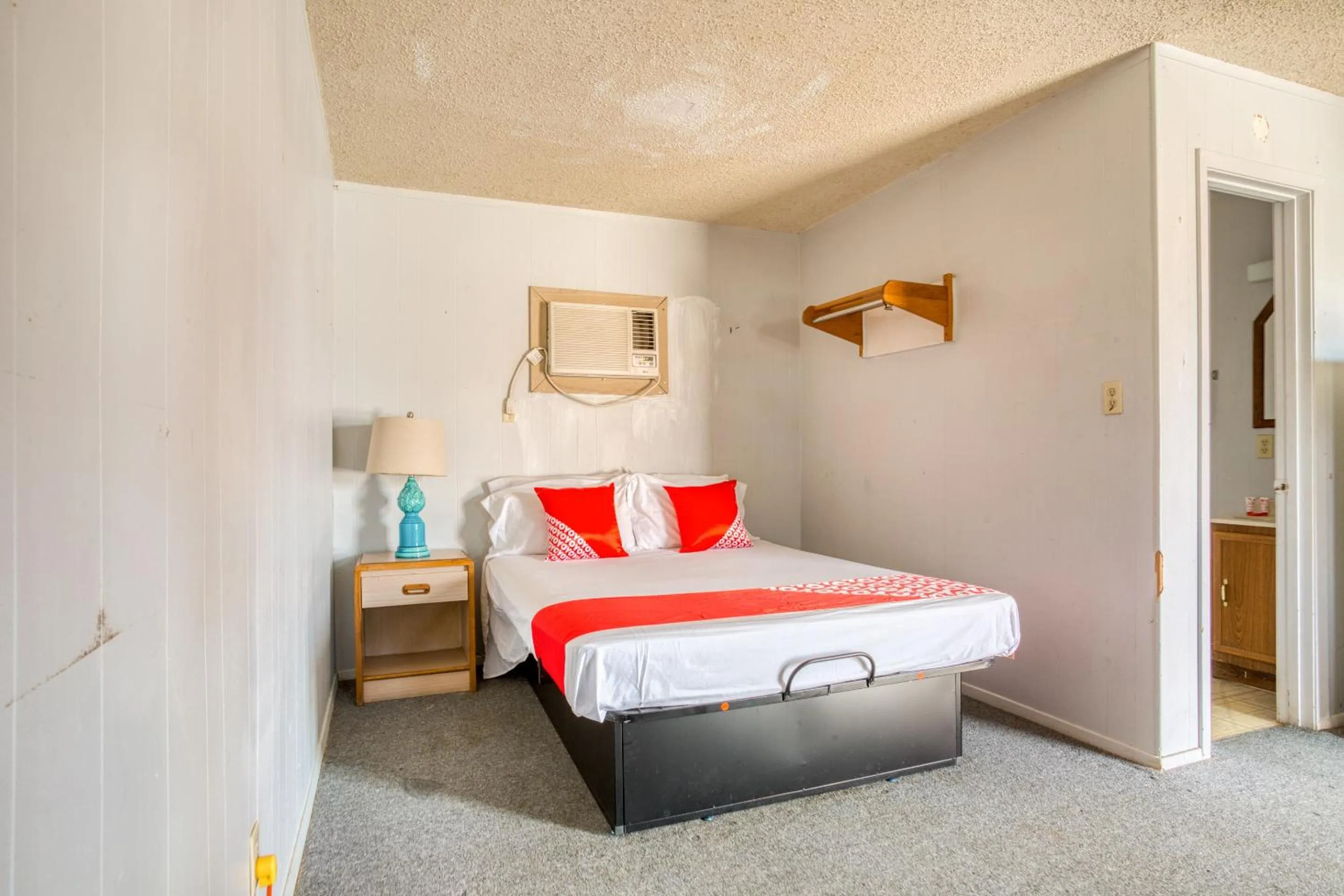 Bedroom in OYO Hotel Breckenridge TX Hubbard Creek Lake