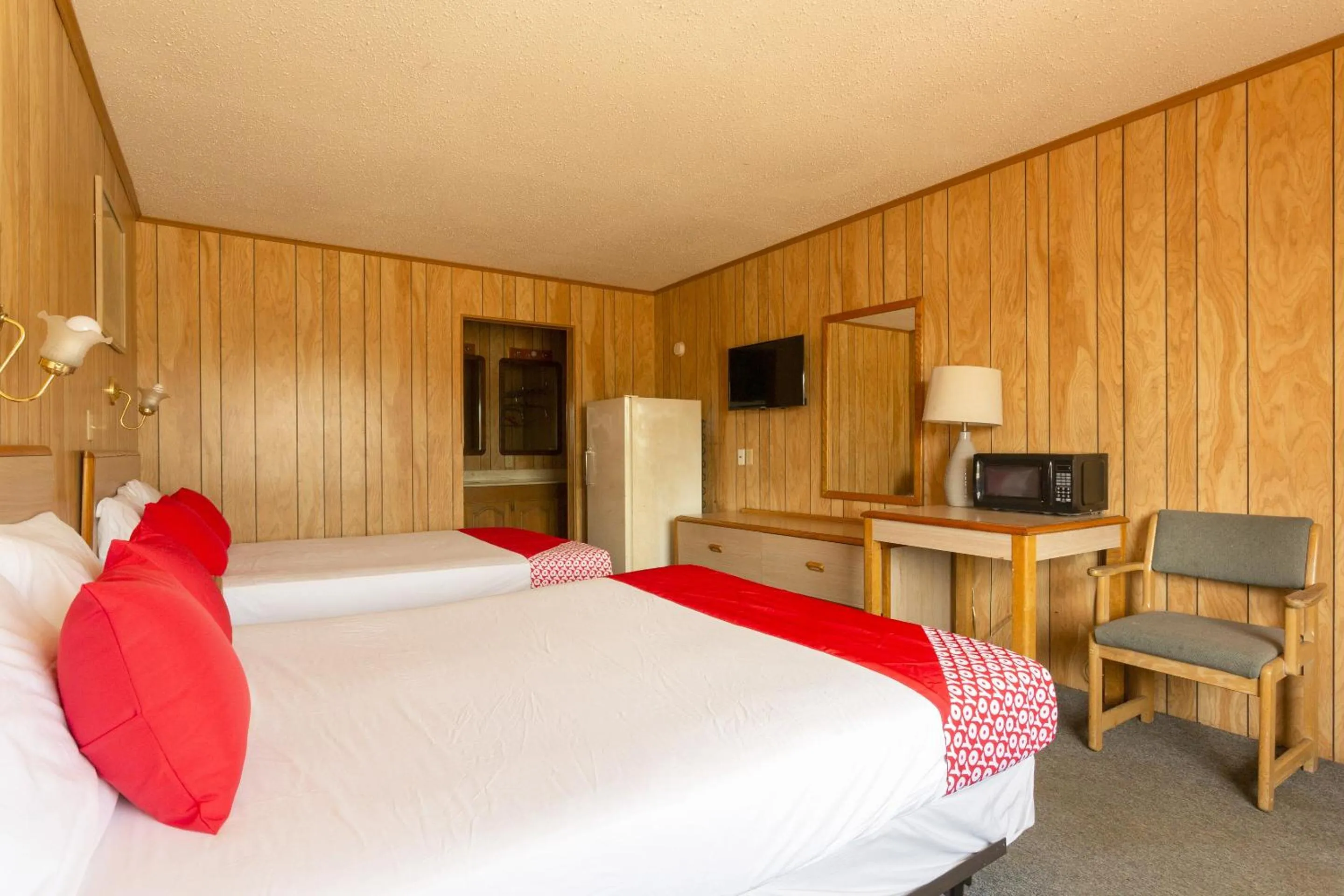 Bedroom in OYO Hotel Breckenridge TX Hubbard Creek Lake