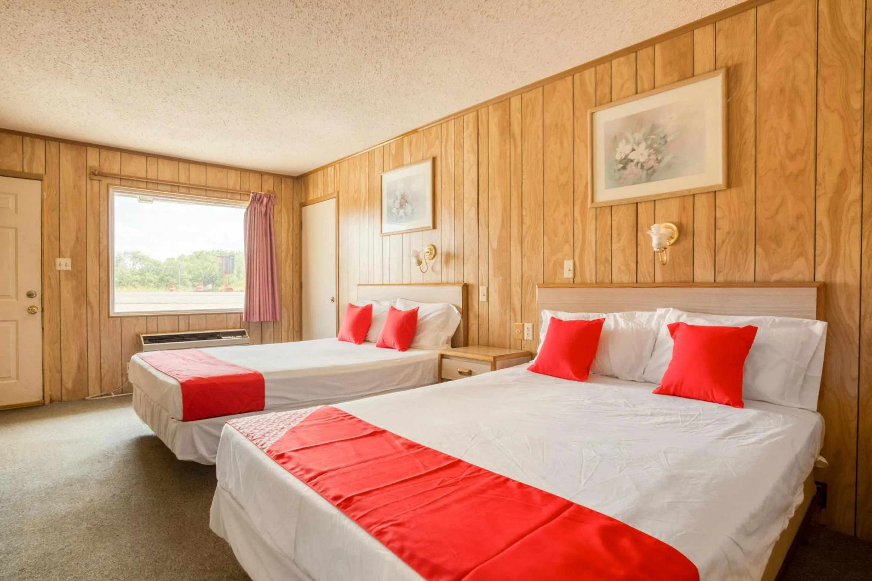 Bedroom in OYO Hotel Breckenridge TX Hubbard Creek Lake