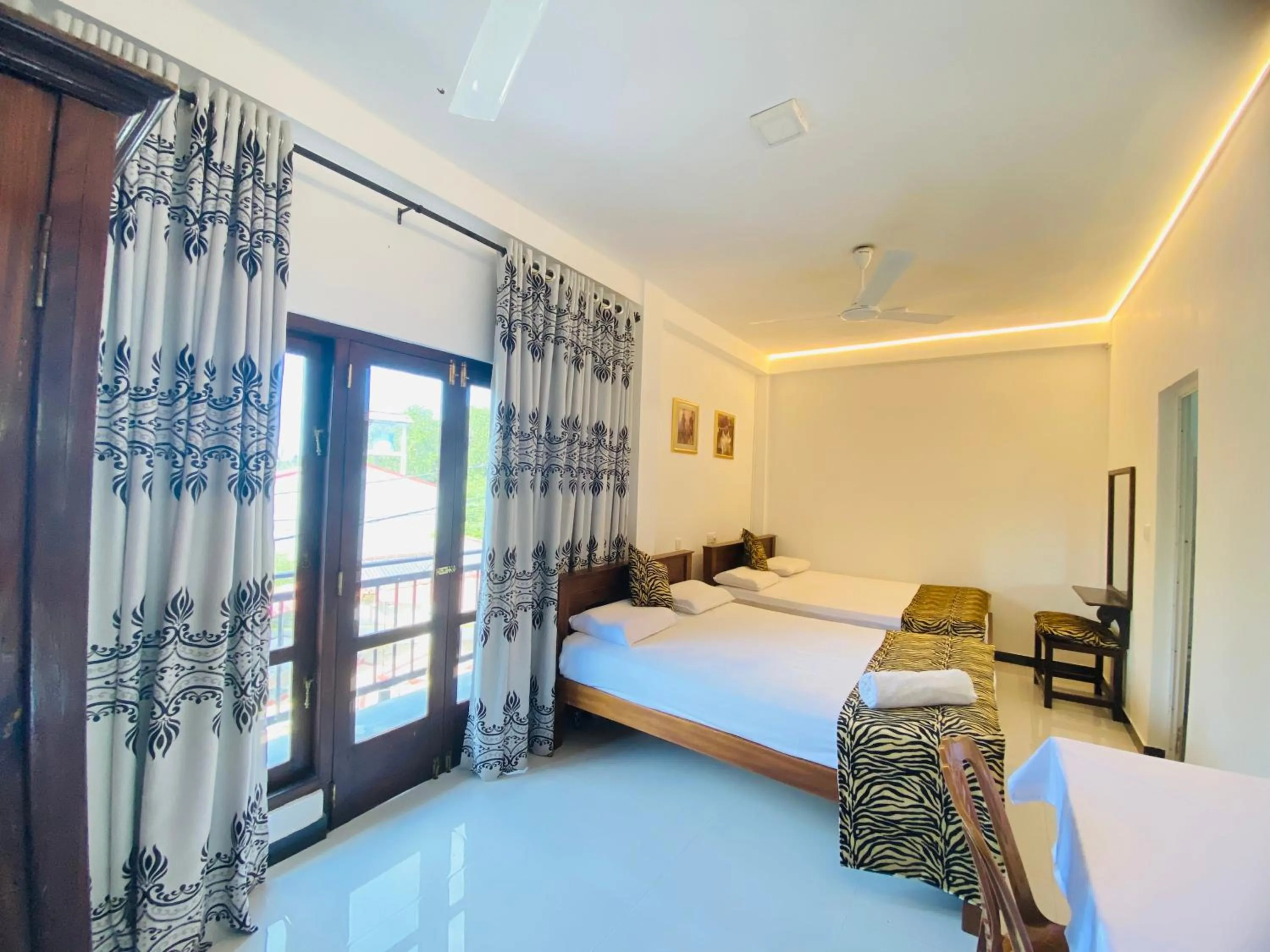 Hikka Heaven Guest House
