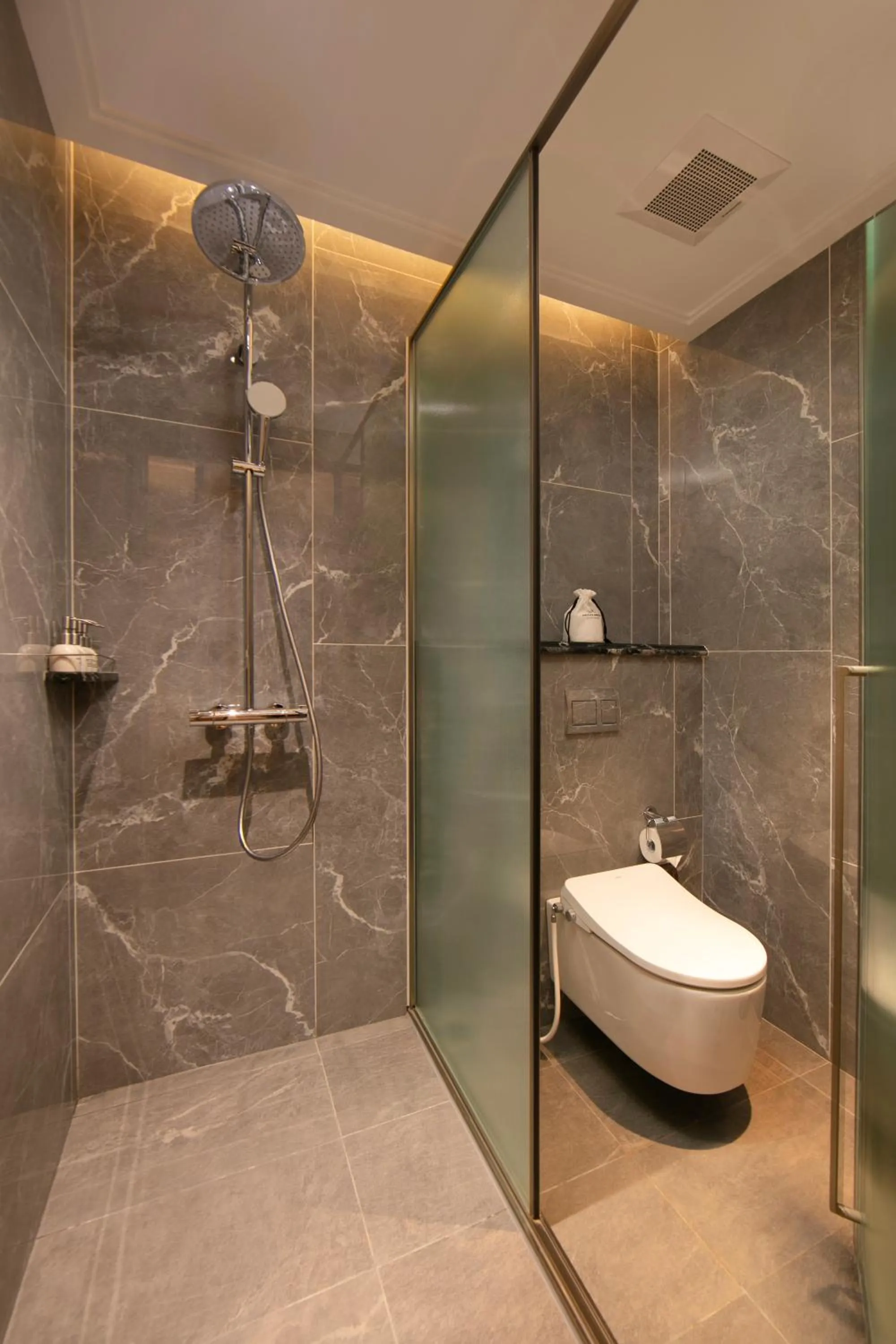 Shower in Heritage Ham Long Hotel and Spa