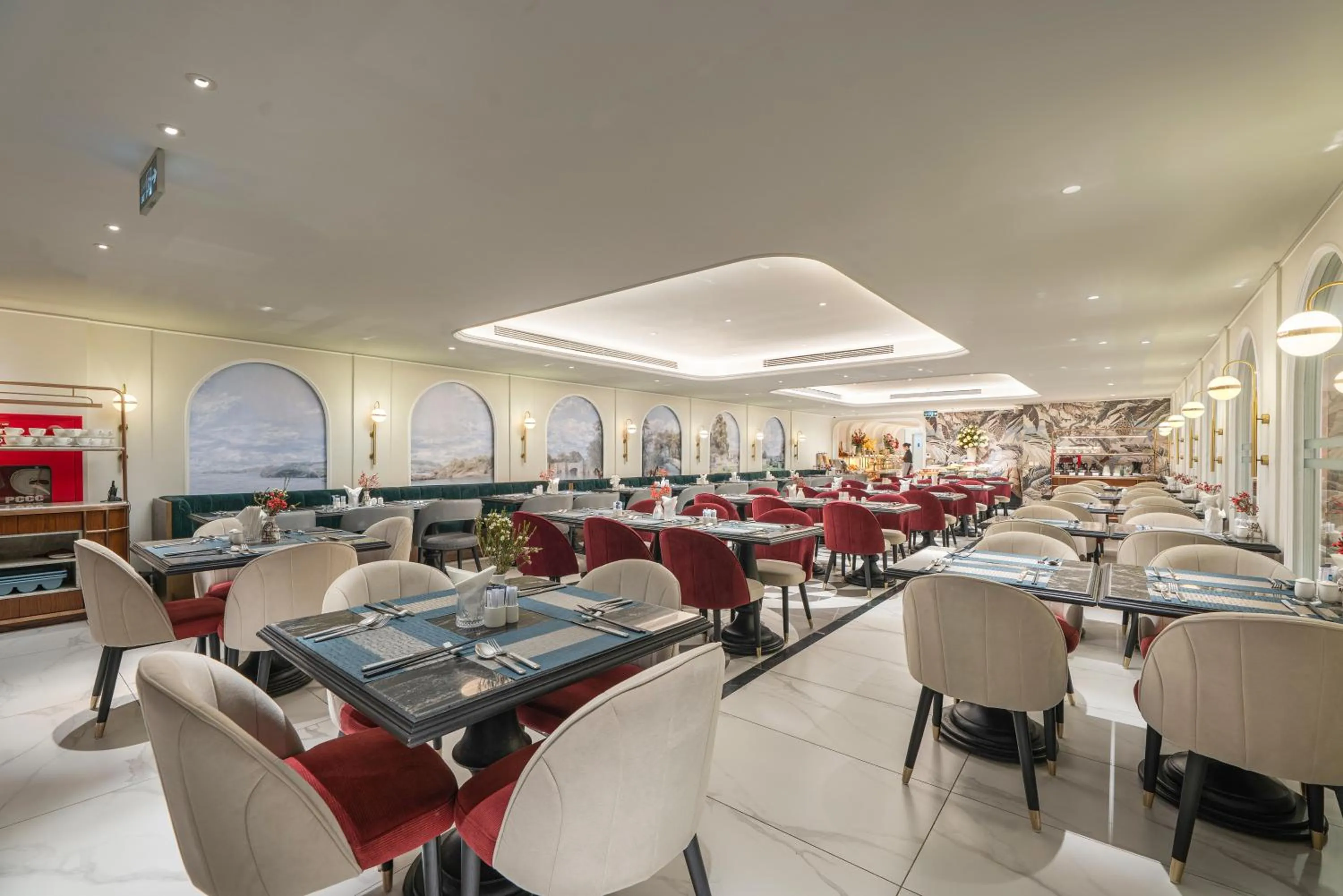 Restaurant/places to eat in Heritage Ham Long Hotel and Spa