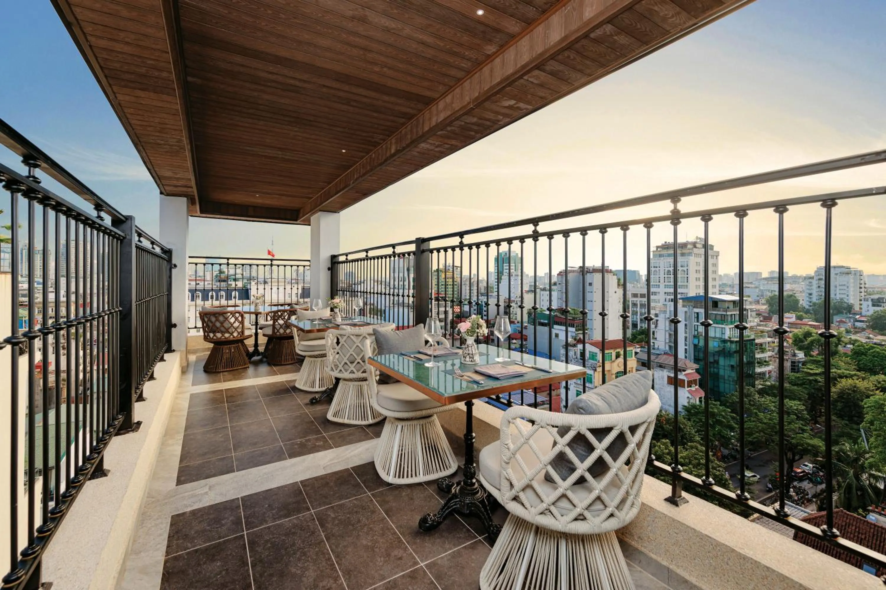 Restaurant/places to eat in Heritage Ham Long Hotel and Spa