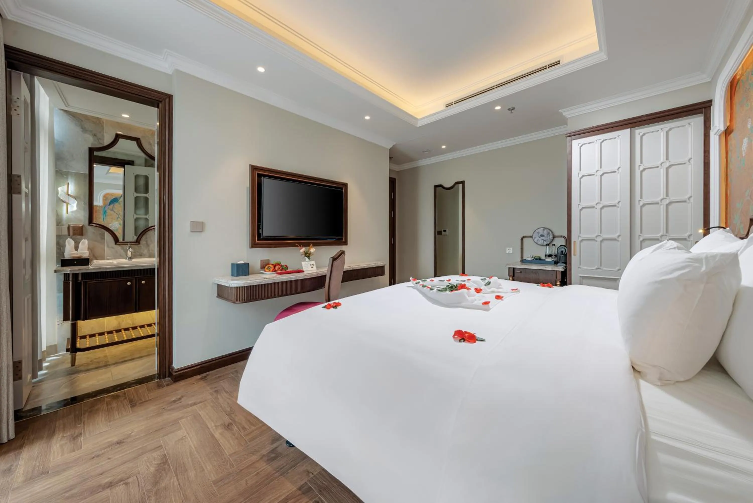 Bedroom, Bed in Heritage Ham Long Hotel and Spa