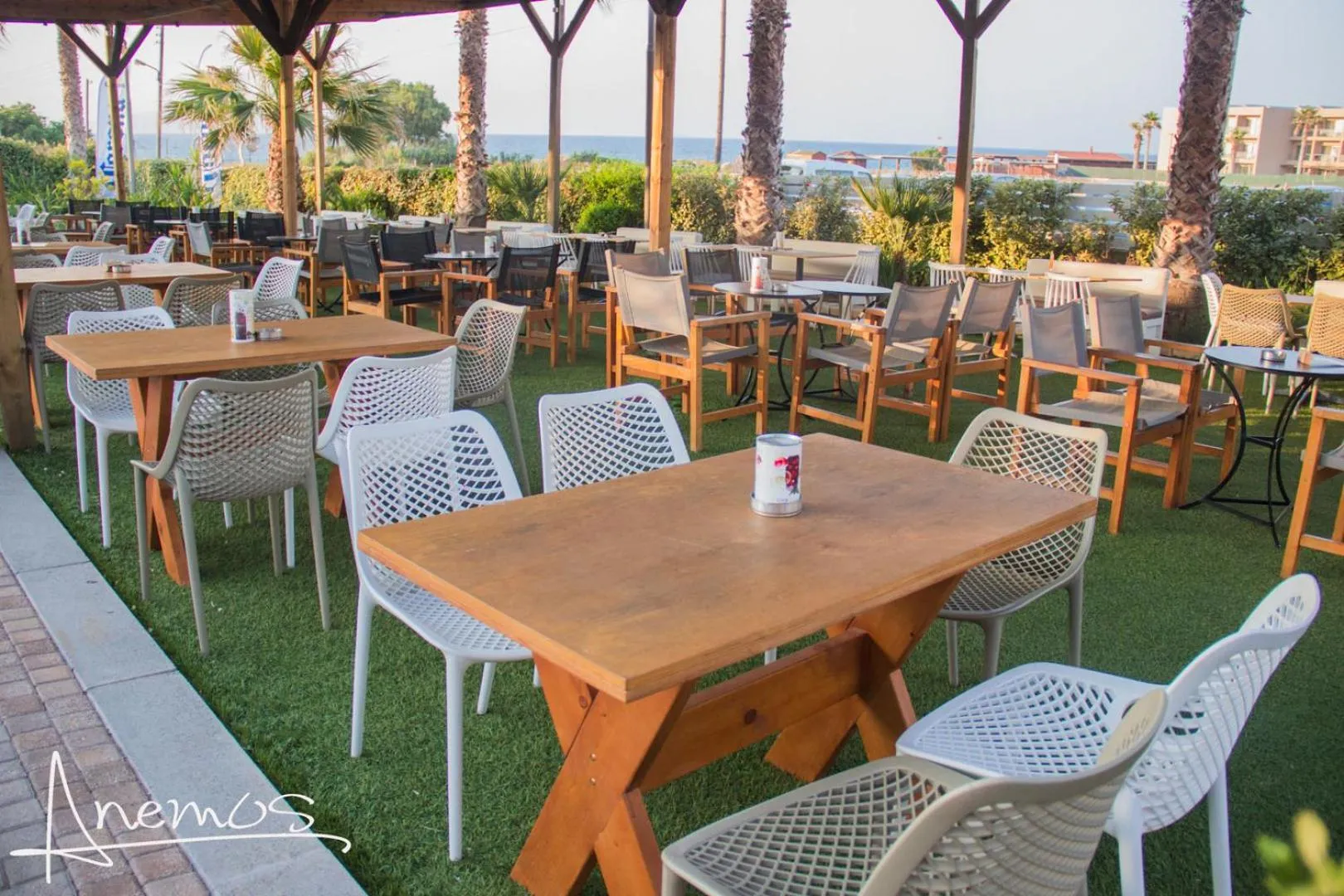 Restaurant/places to eat in Anemos Suites by Estia