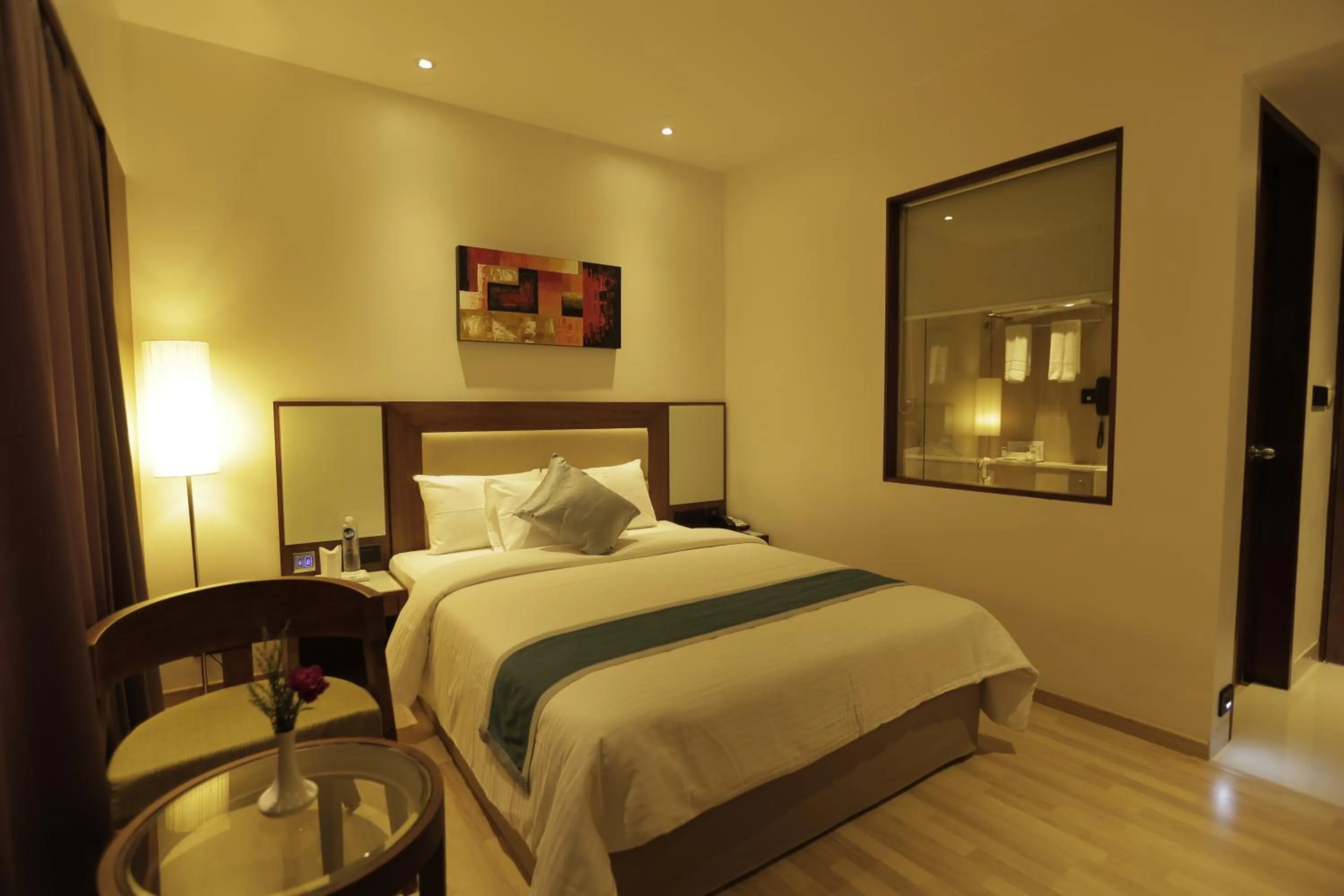 Photo of the whole room, Bed in Park Connect