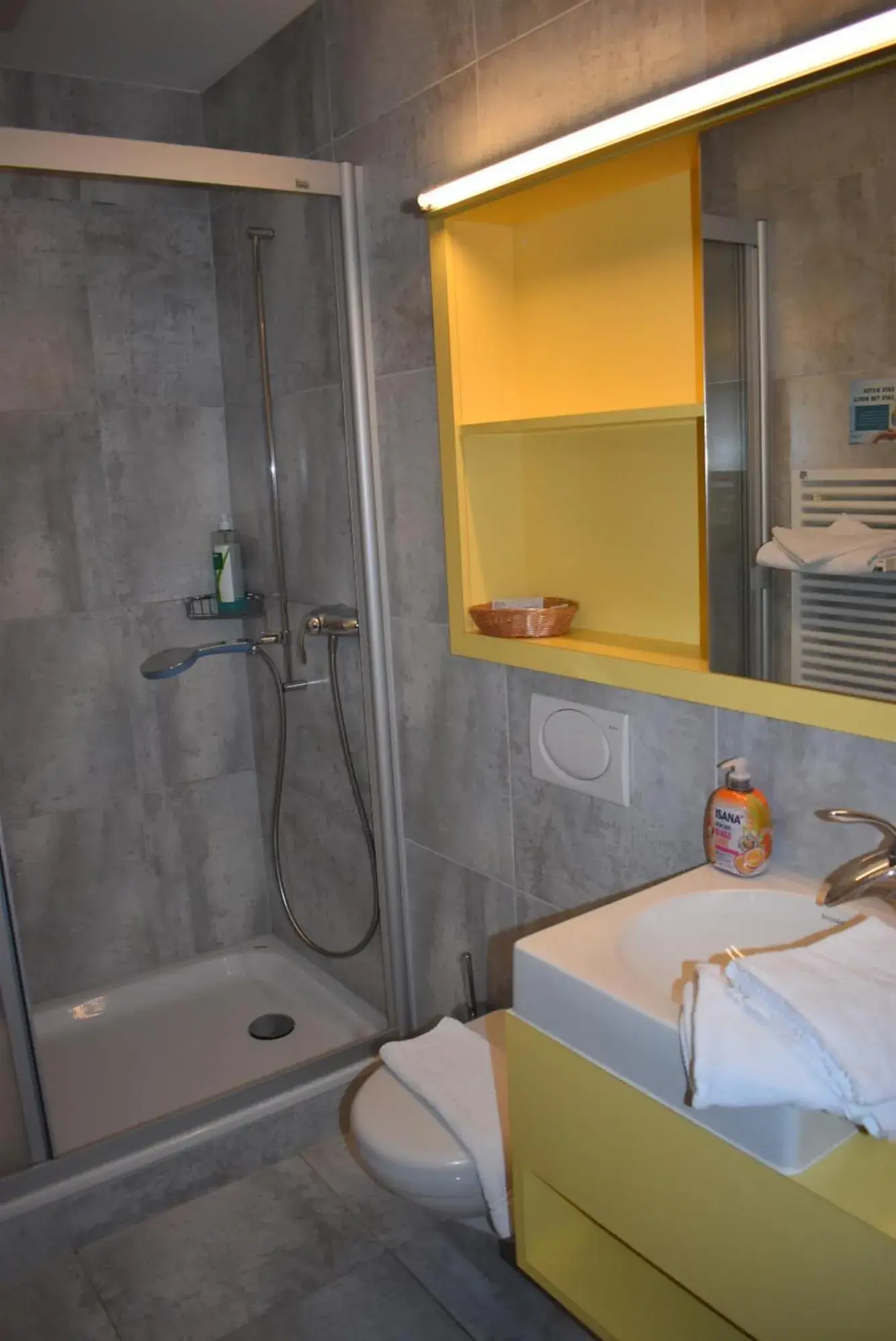 Deluxe Suite with Spa Bath in Herberge Teufenthal Deluxe Suite with Spa Bath in Herberge Teufenthal