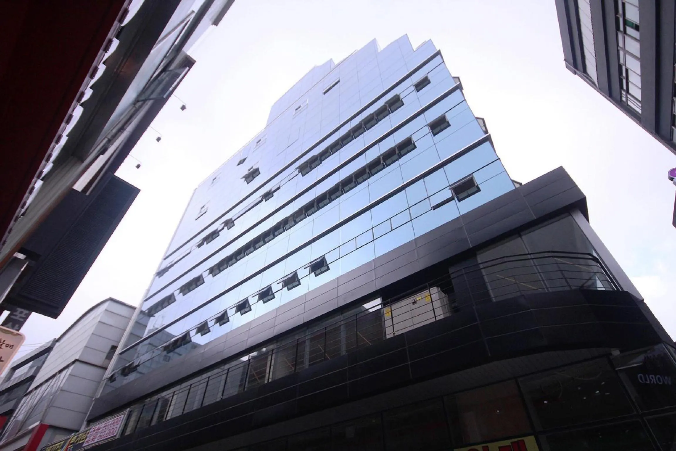 Property building in Busan Platinum Hotel Nampo