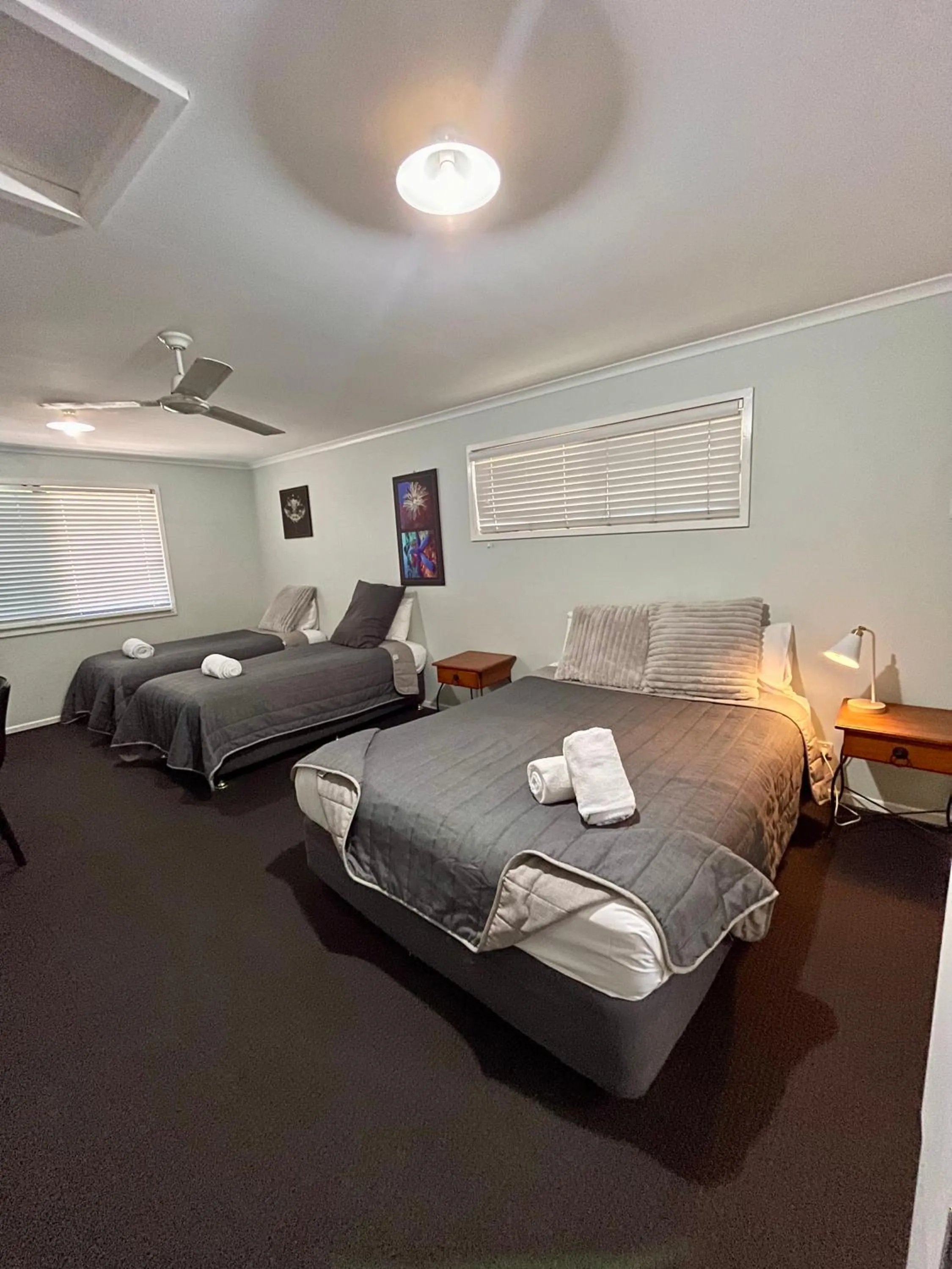 Bed in Agnes Palms Motel