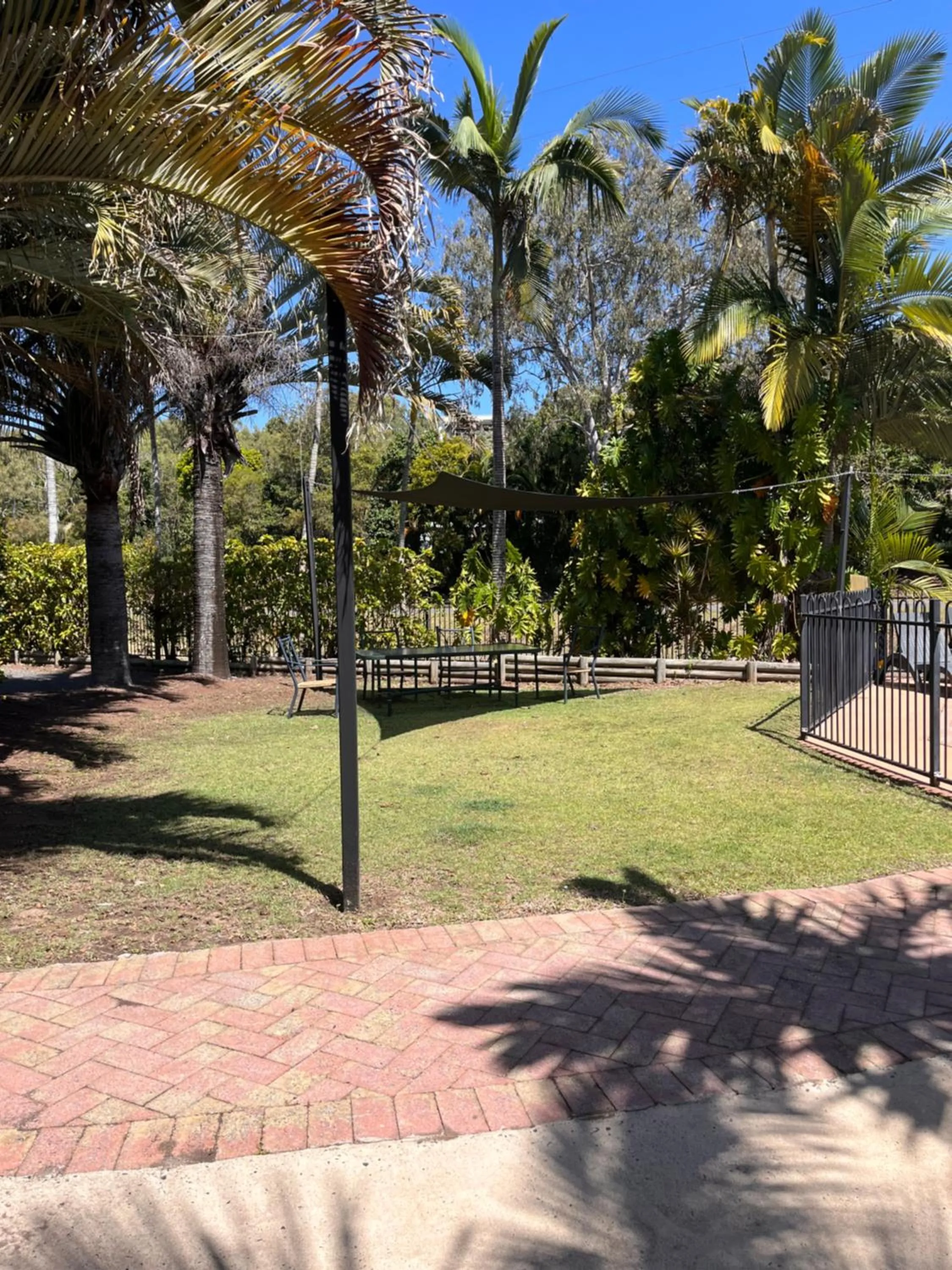 Swimming pool in Agnes Palms Motel