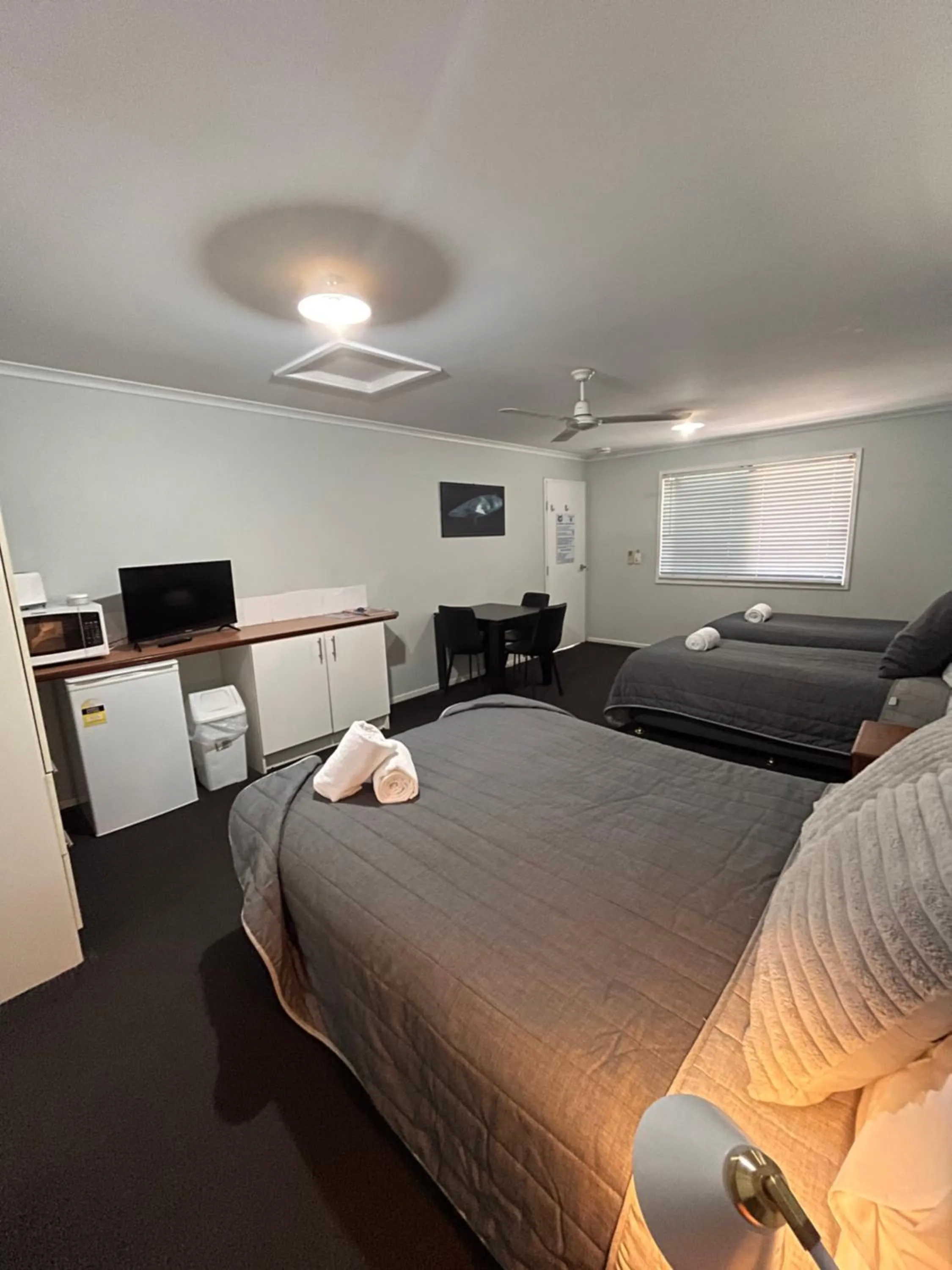 Bed in Agnes Palms Motel