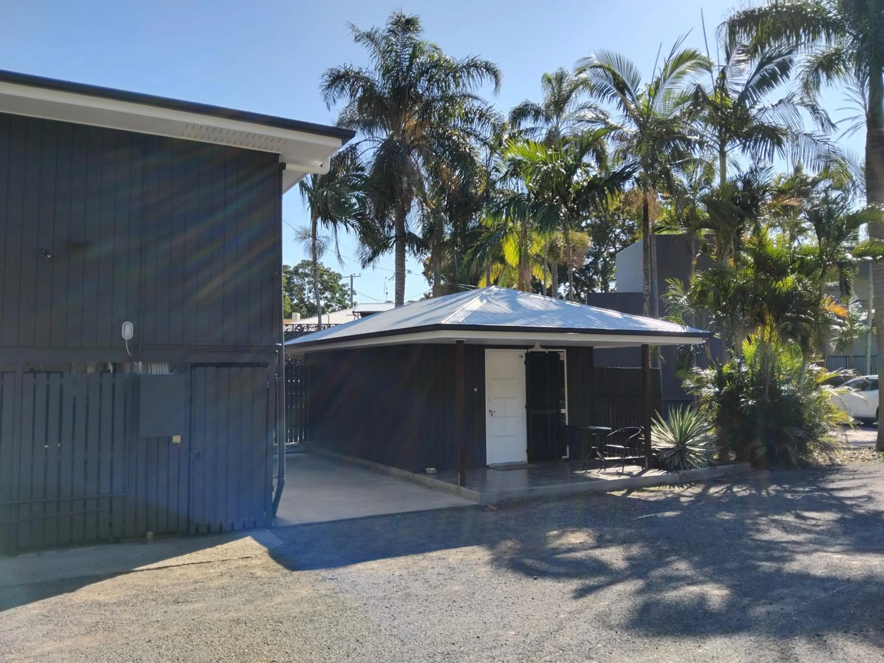 Property building in Agnes Palms Motel