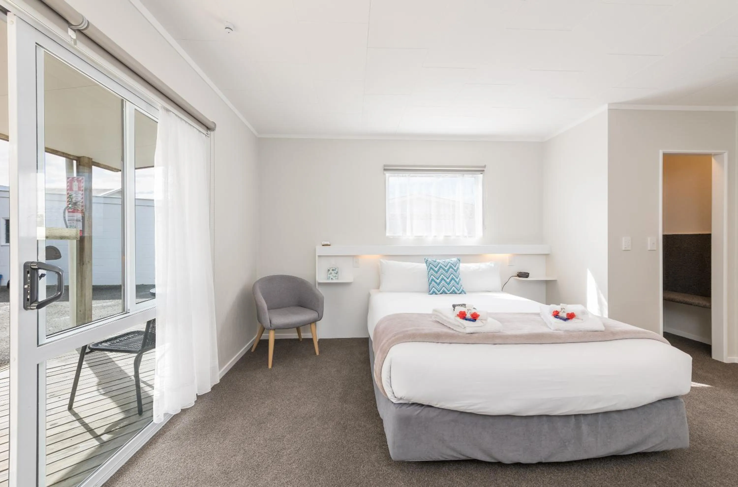 Bed in Abbey Court Motel