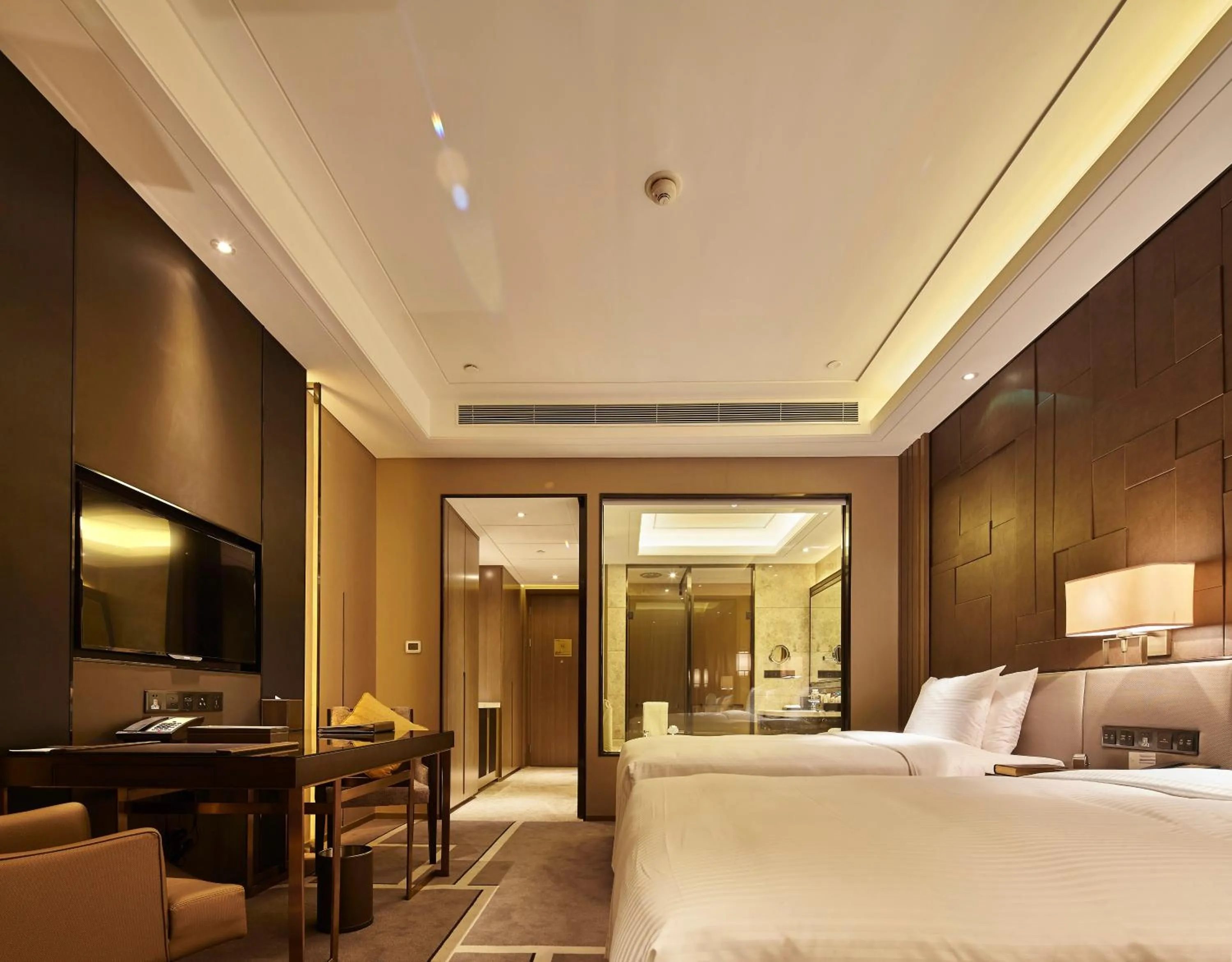 Photo of the whole room, Bed in Wanda Realm Hotel Dongying