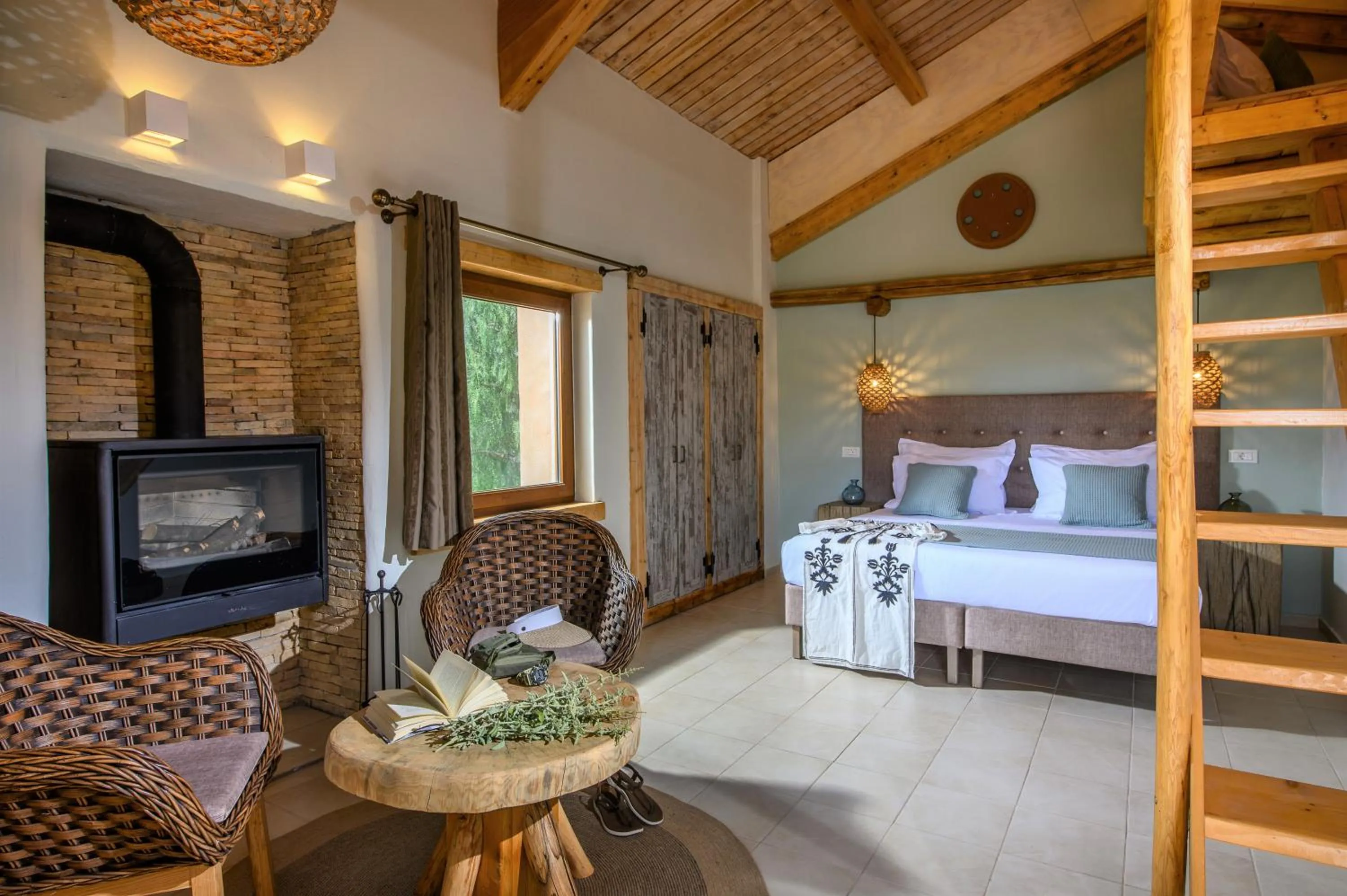 Hot Tub, Bed in Country Hotel Velani