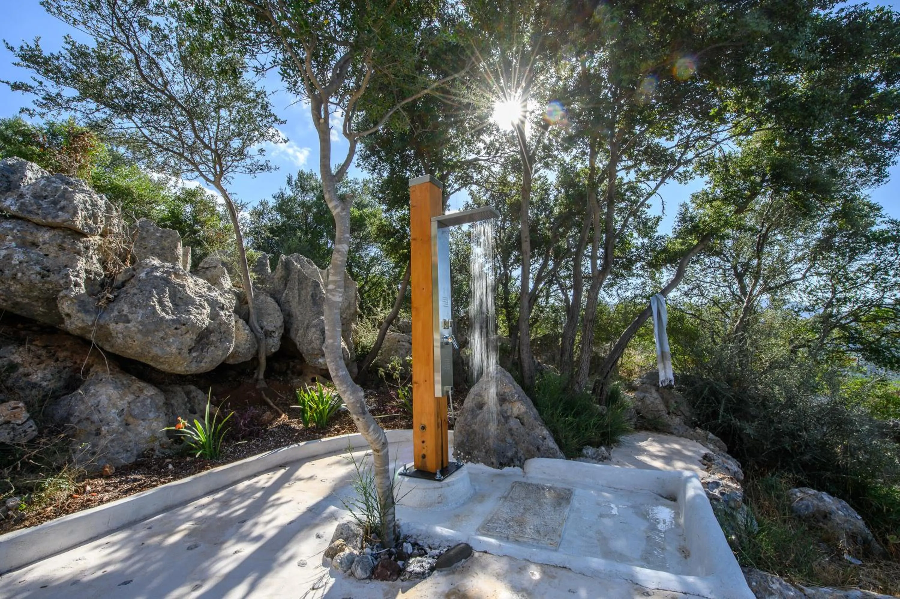 Shower in Country Hotel Velani