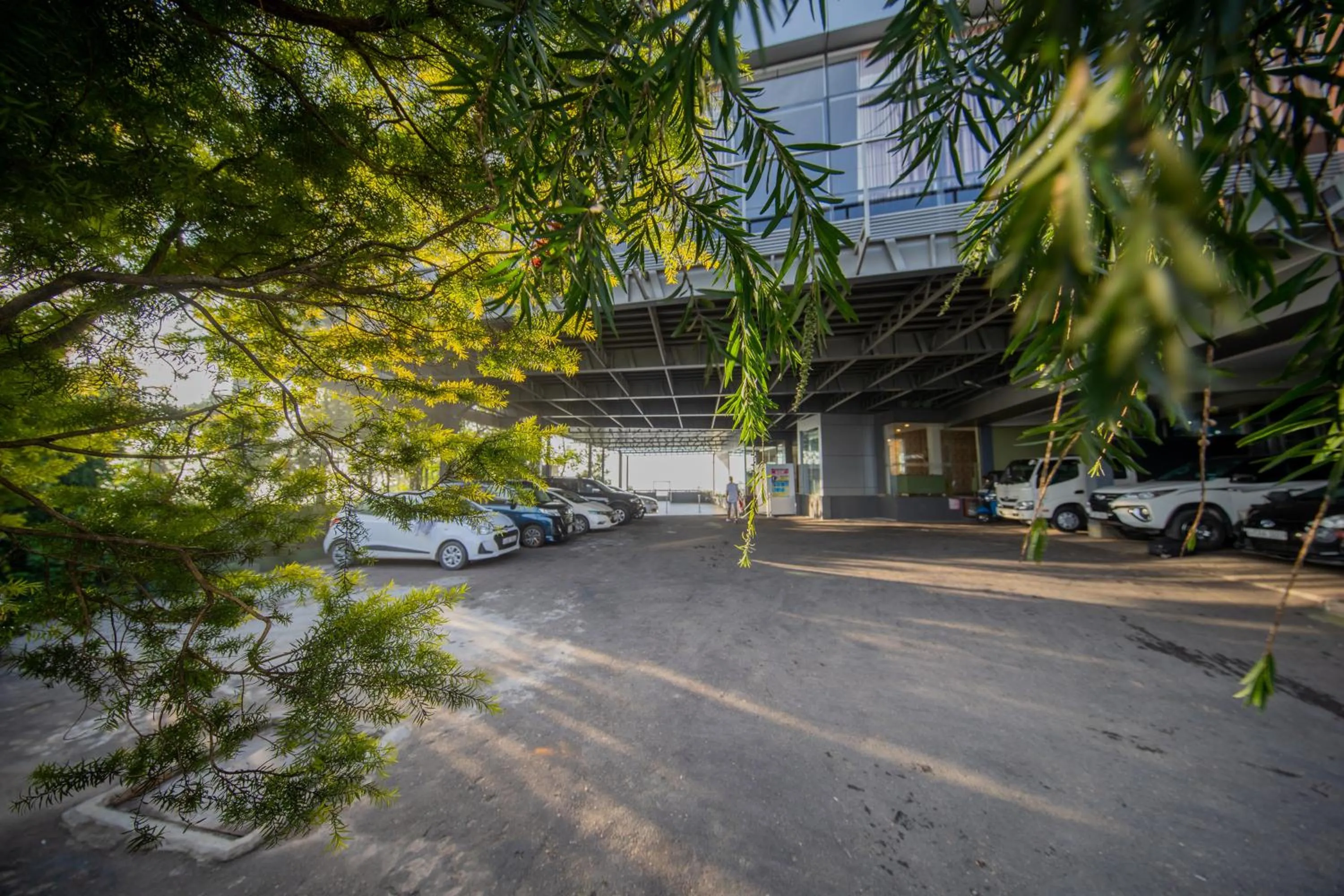 Parking in Olympus Plaza Hotel