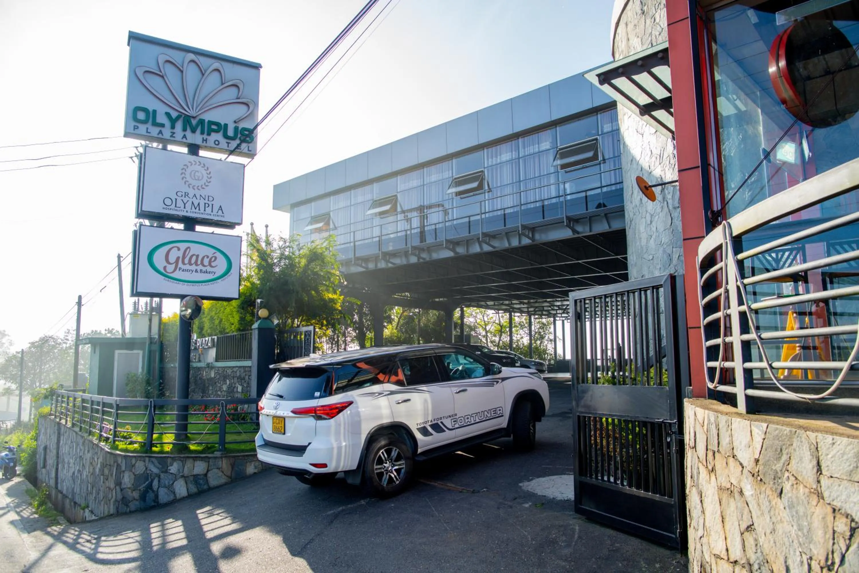 Facade/entrance in Olympus Plaza Hotel