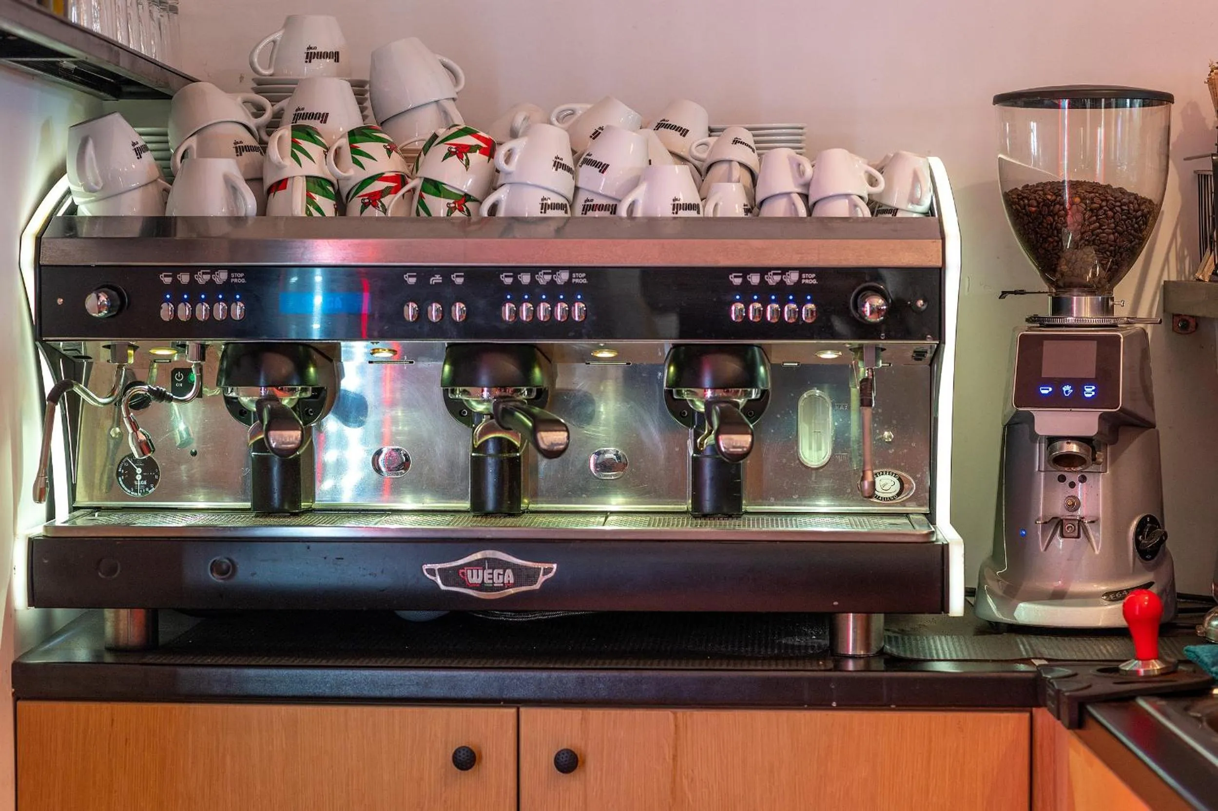 Coffee/tea facilities in Genesis Hotel