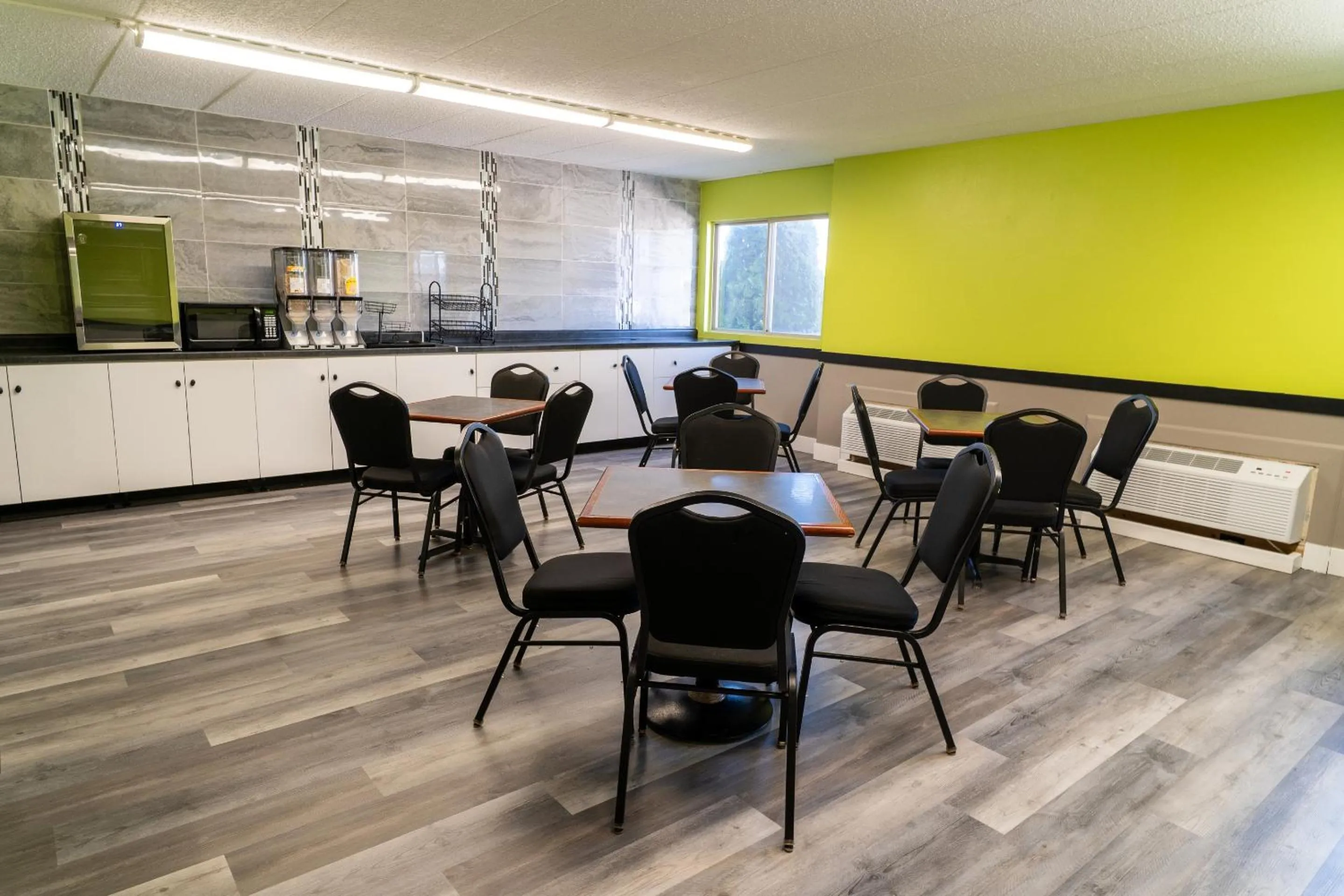 Dining area in Coratel Inn and Suites By Jasper Lacrosse