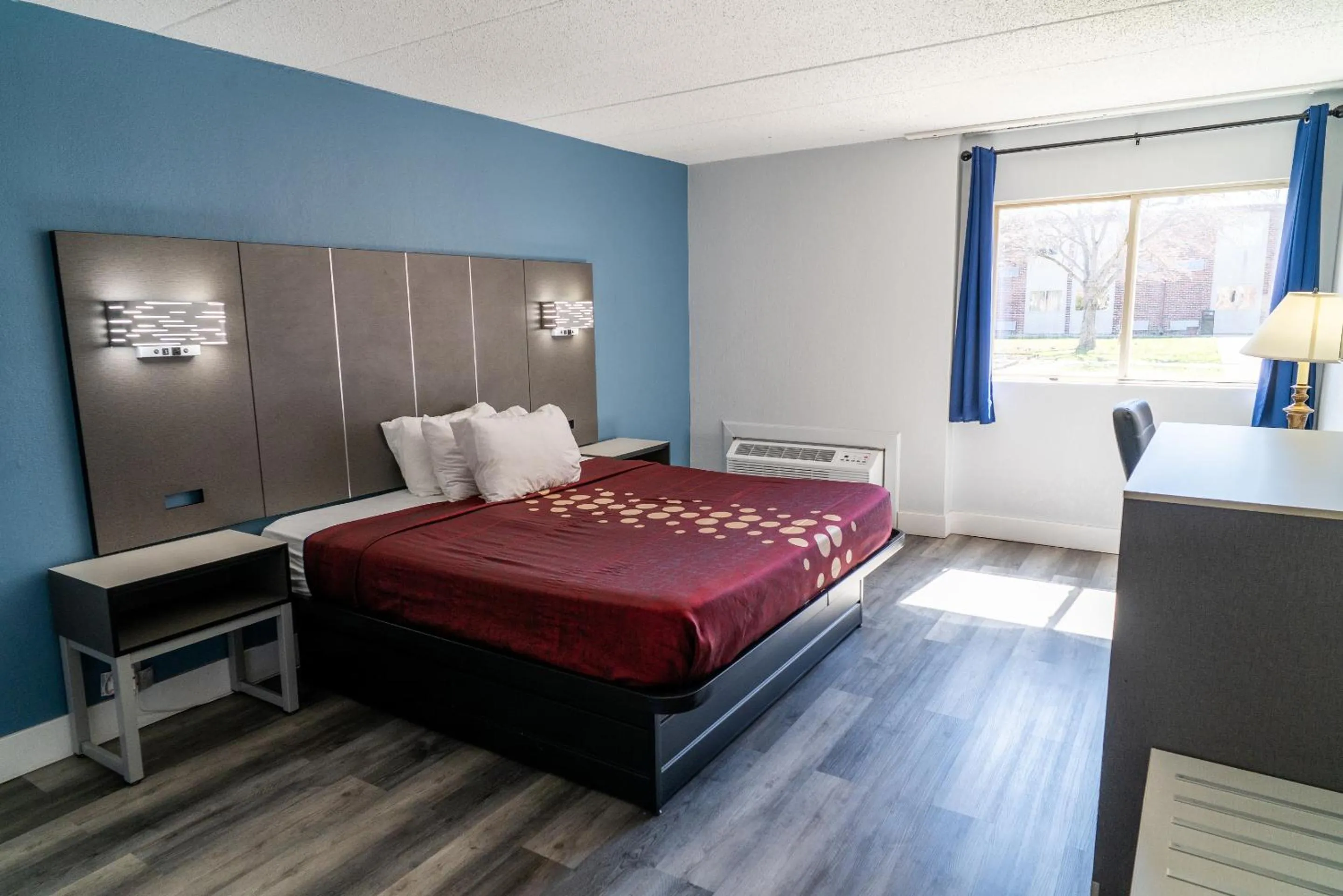 Bedroom, Bed in Coratel Inn and Suites By Jasper Lacrosse