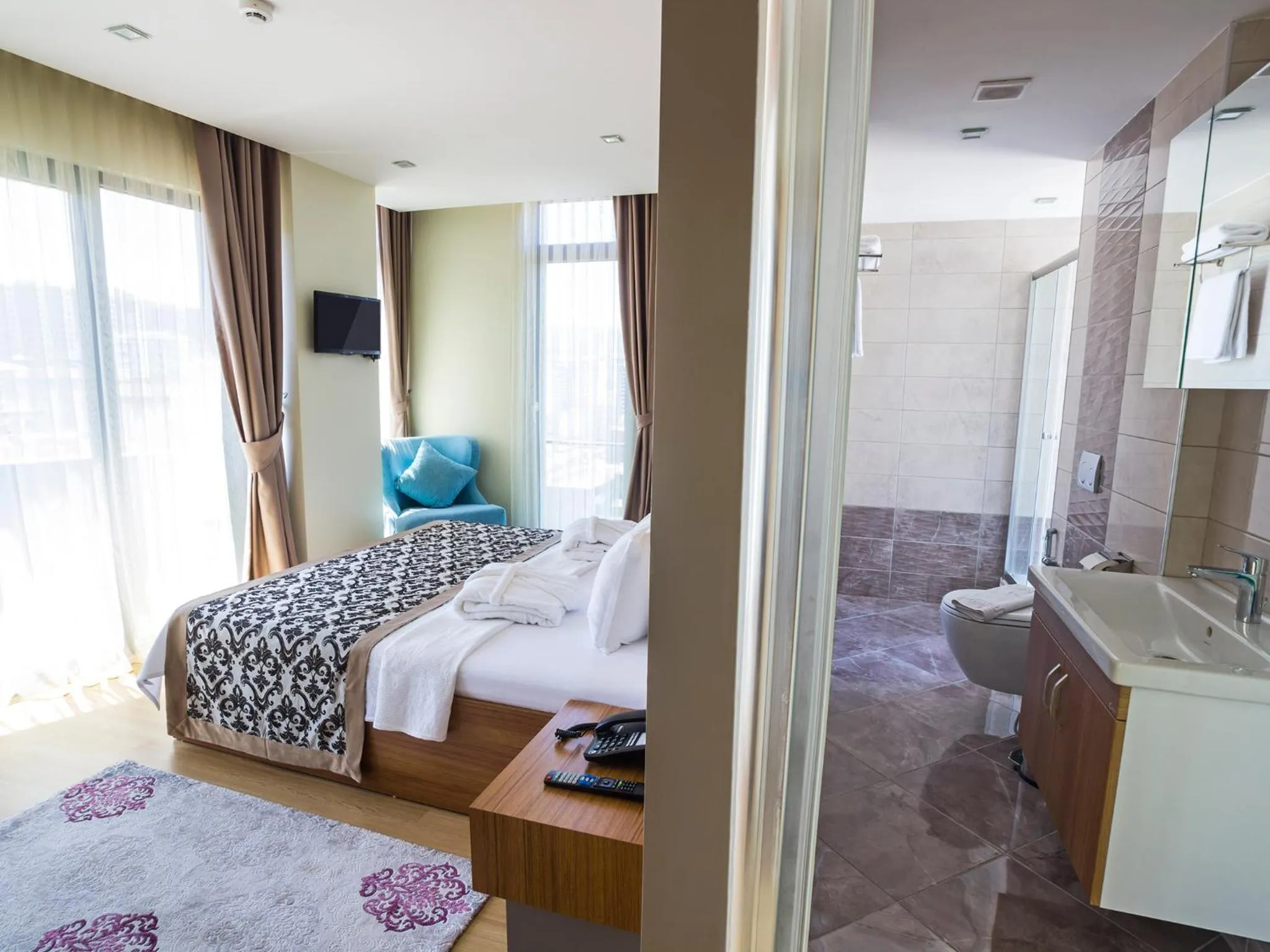 Bed in Alesha Suite Otel