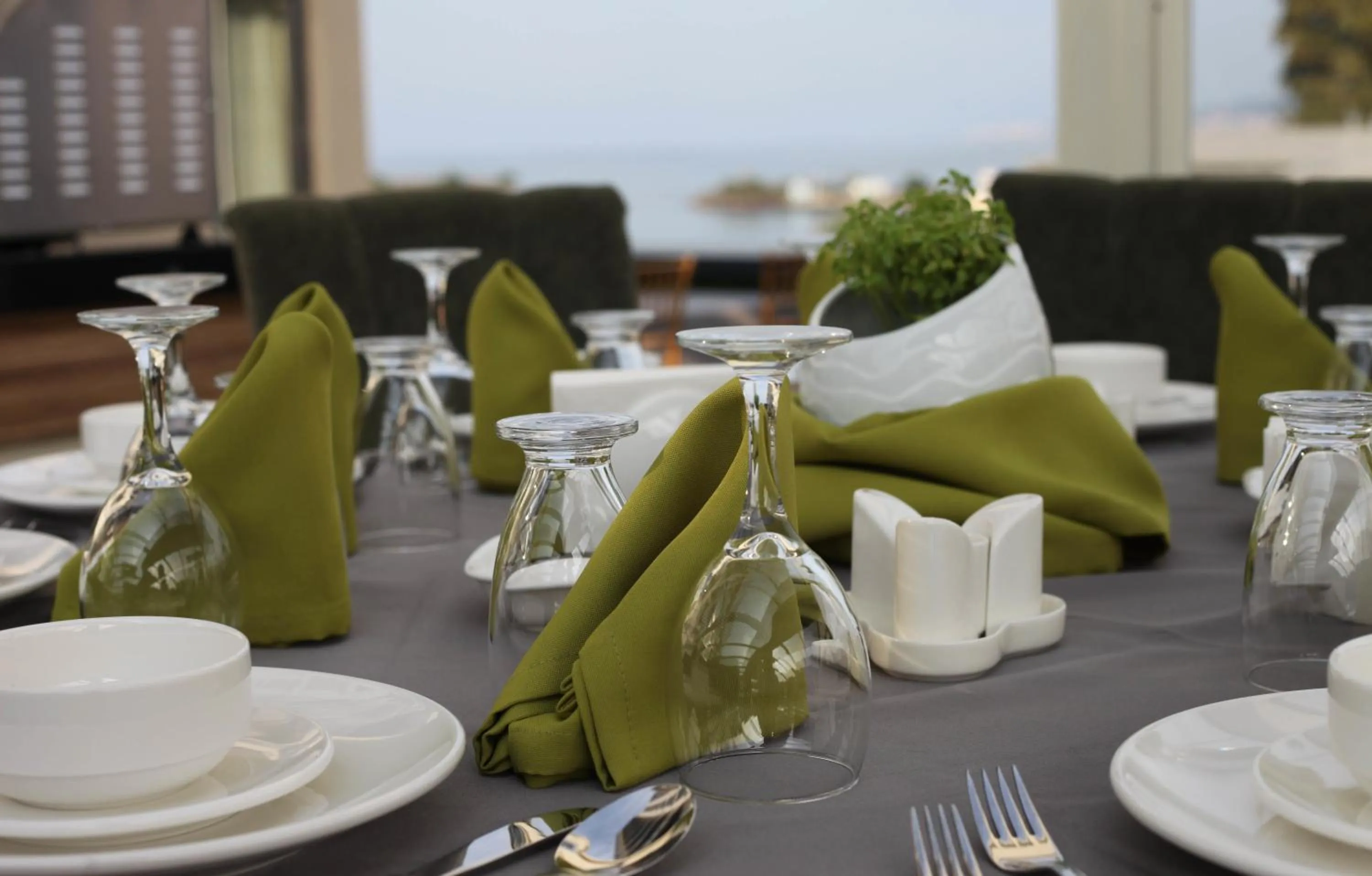 Restaurant/places to eat in Alesha Suite Otel